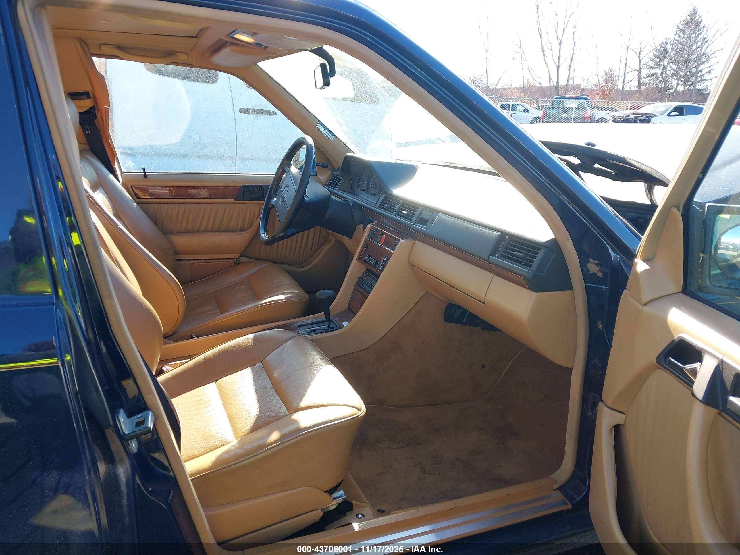 1991 Mercedes-benz 300 E Черный vin: WDBEA30D2MB400741