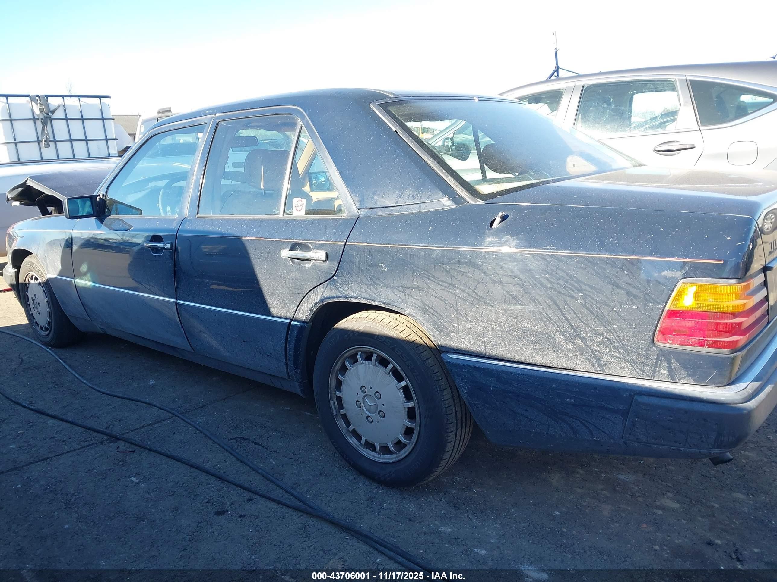 1991 Mercedes-benz 300 E Черный vin: WDBEA30D2MB400741