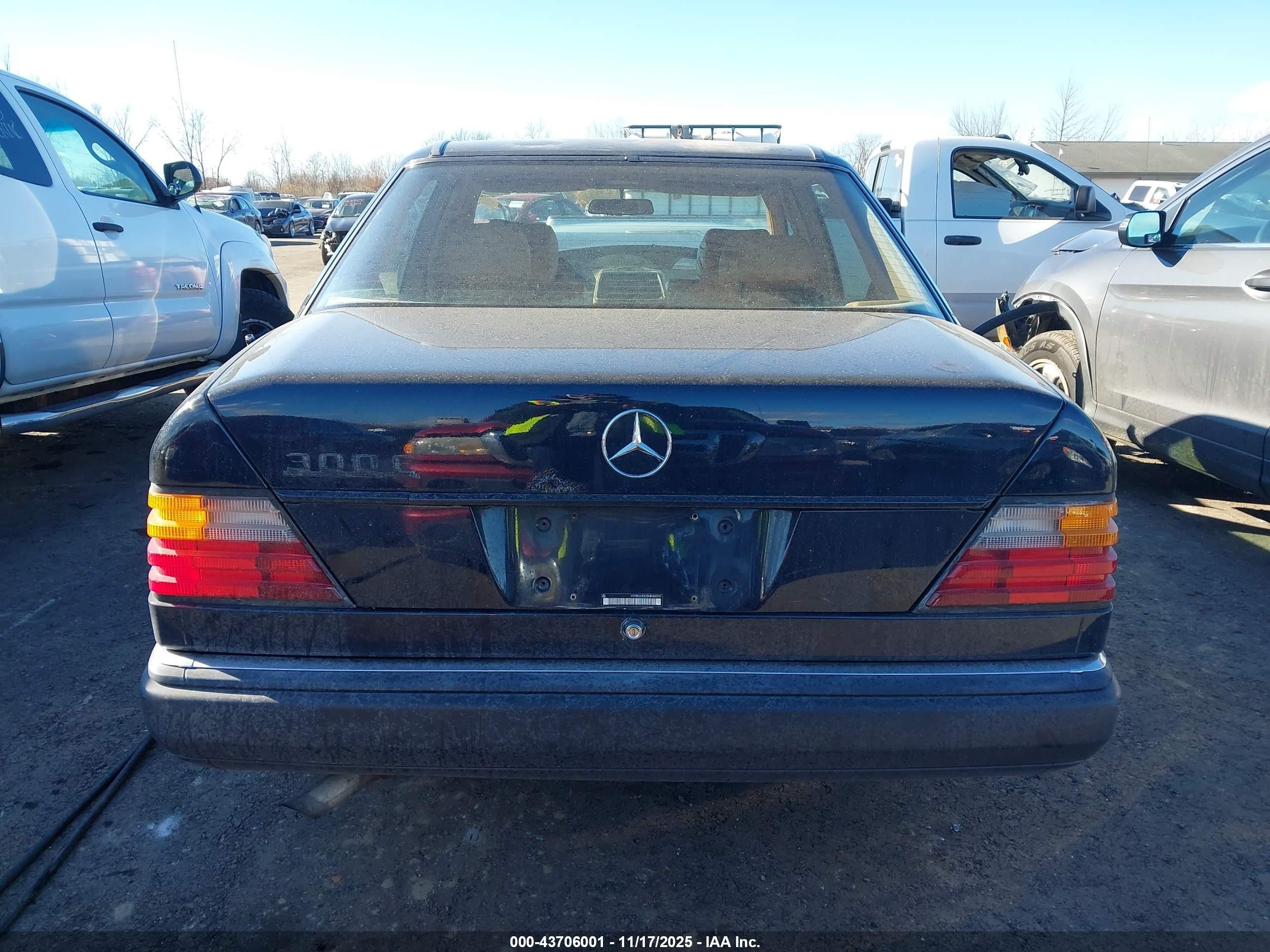 1991 Mercedes-benz 300 E Черный vin: WDBEA30D2MB400741