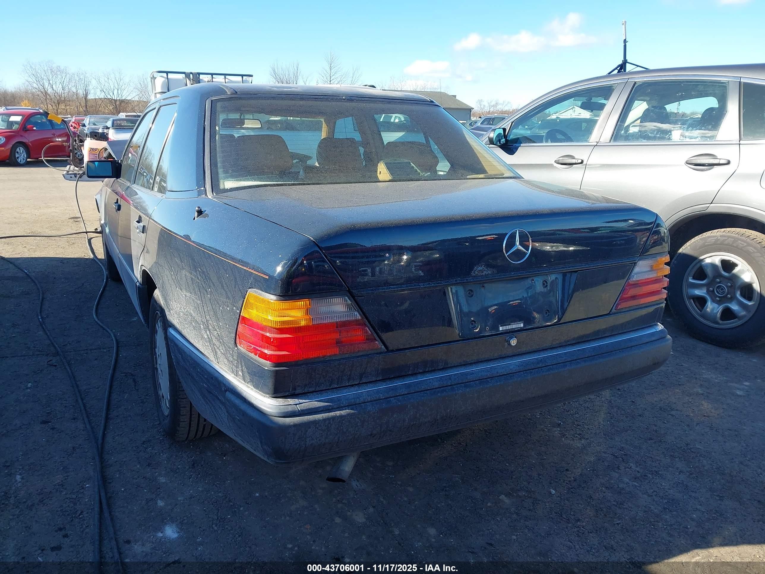 1991 Mercedes-benz 300 E Черный vin: WDBEA30D2MB400741