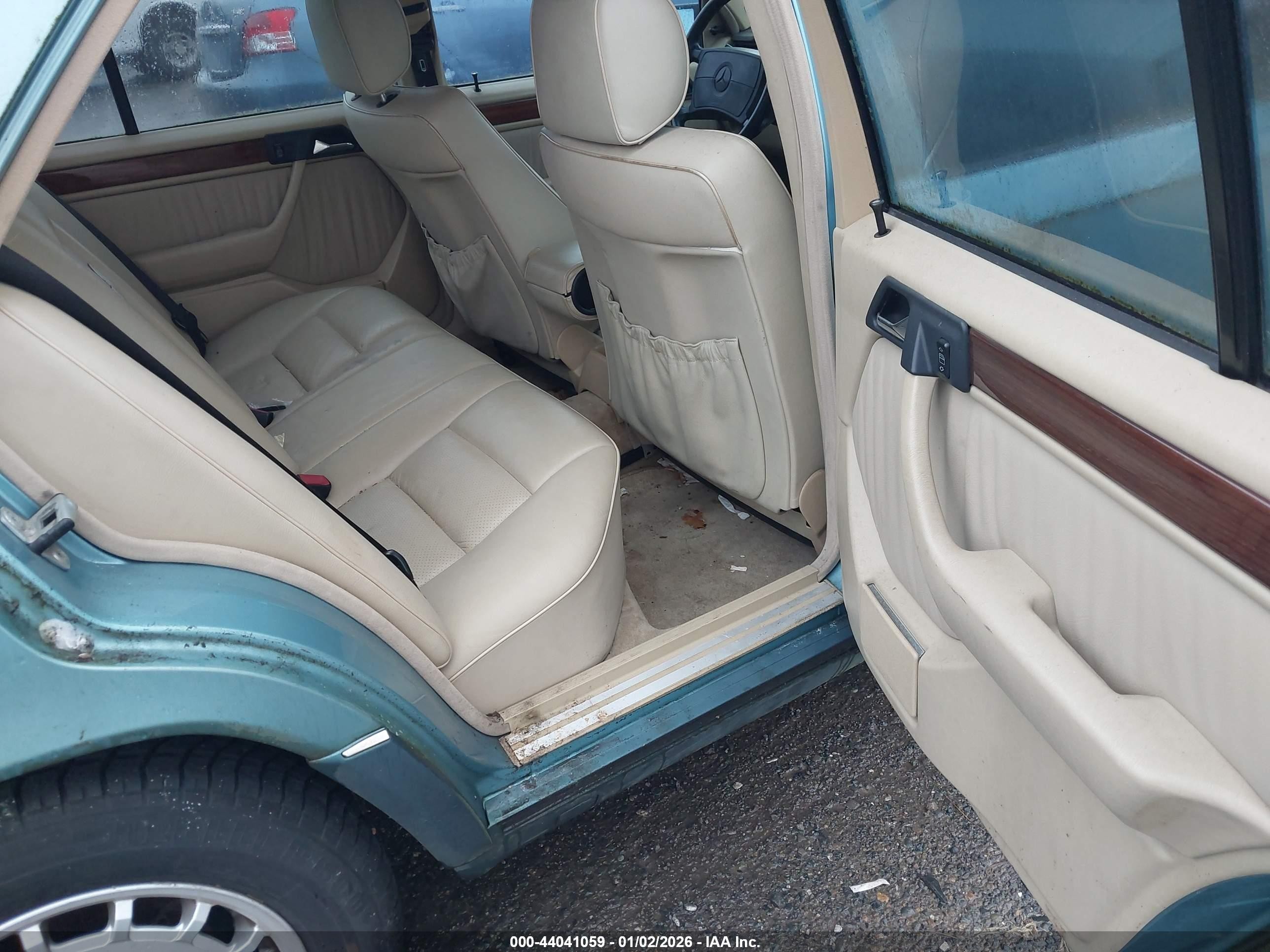 1991 Mercedes-benz 300 E Teal vin: WDBEA30D2MB442133