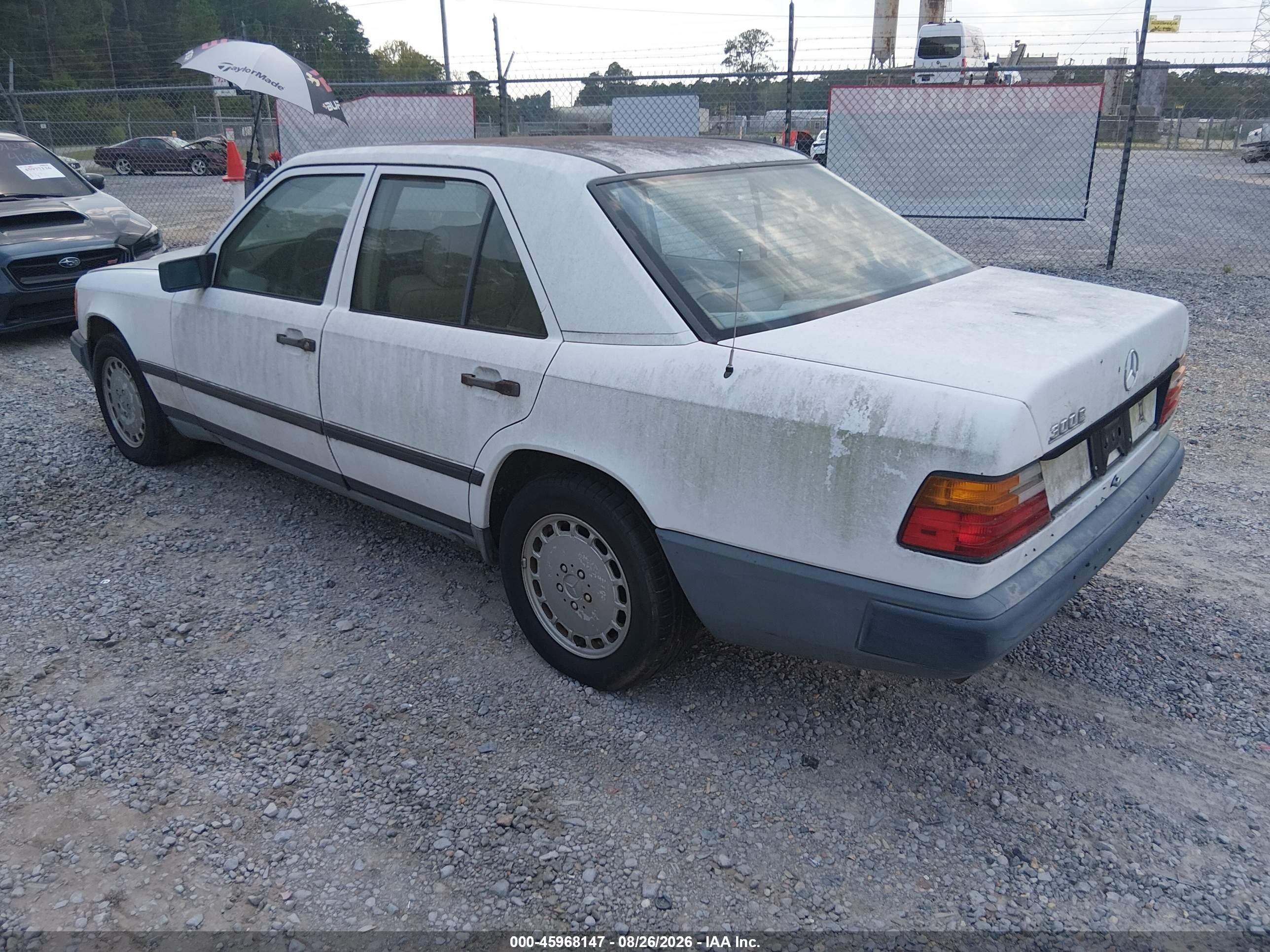 1987 Mercedes-benz 300 E White vin: WDBEA30D3HA545783