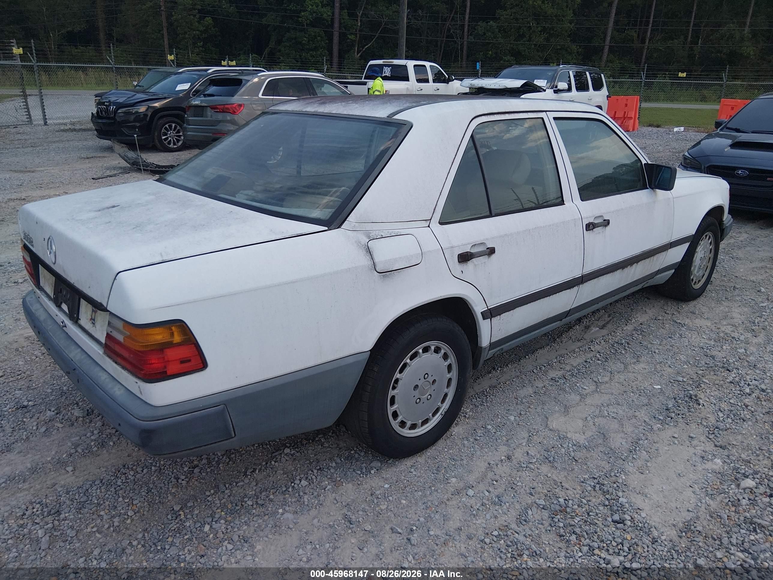 1987 Mercedes-benz 300 E White vin: WDBEA30D3HA545783
