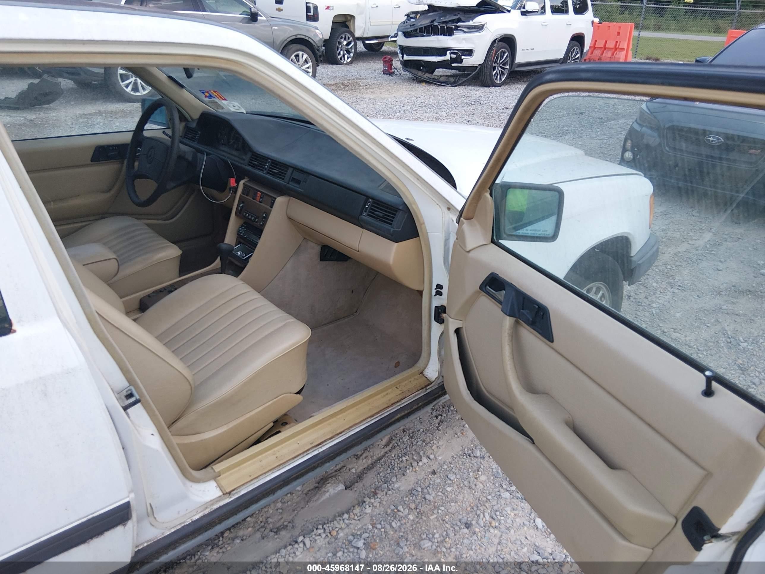 1987 Mercedes-benz 300 E White vin: WDBEA30D3HA545783