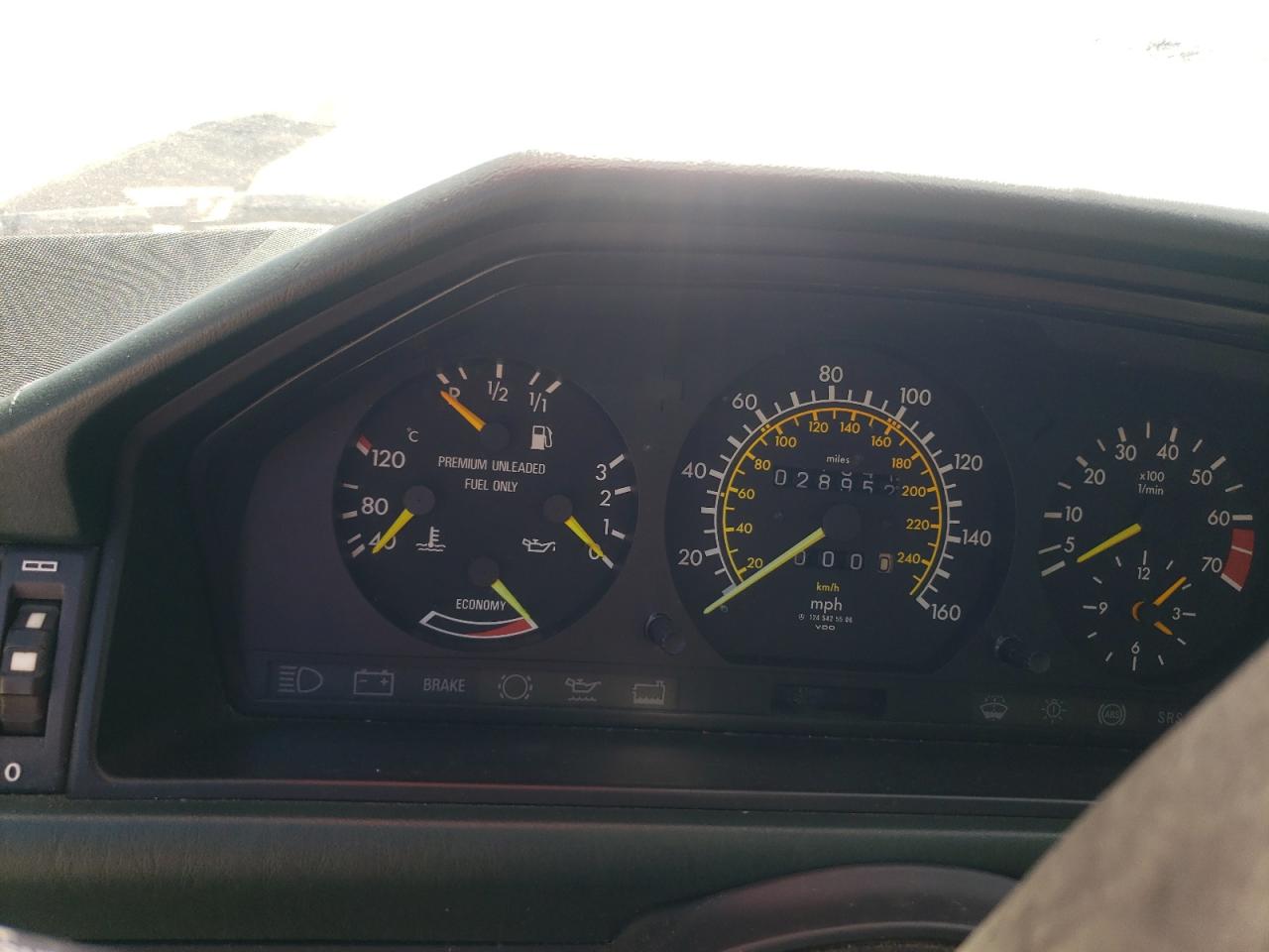 1988 Mercedes-benz 300 E Бирюзовый vin: WDBEA30D4JA627768
