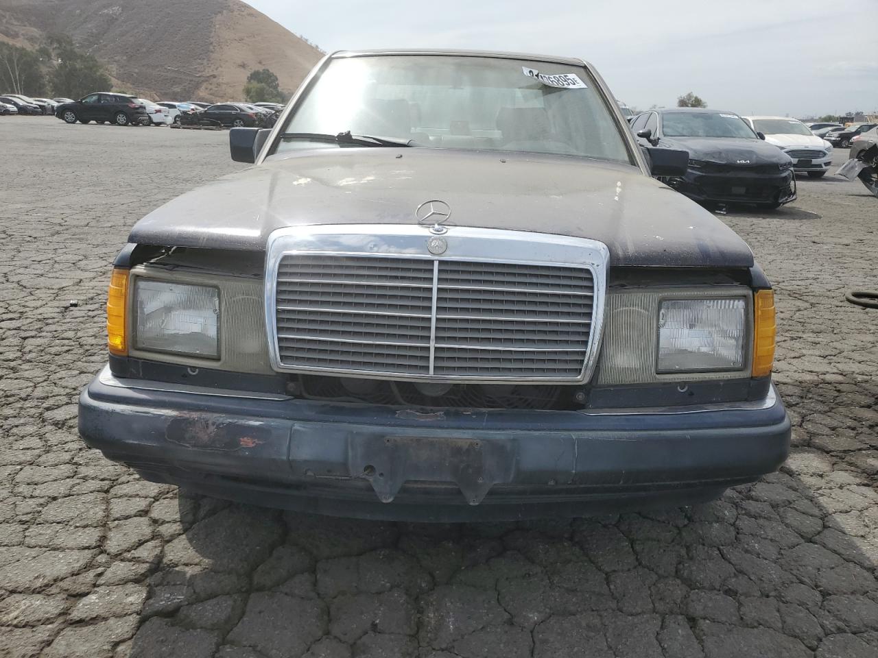 1990 Mercedes-benz 300 E Blue vin: WDBEA30D4LB154399