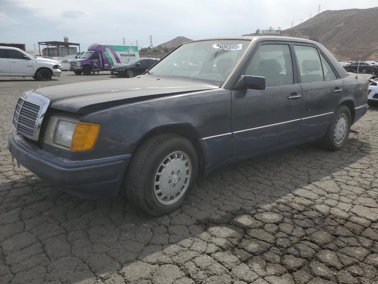 1990 Mercedes-benz 300 E Blue vin: WDBEA30D4LB154399