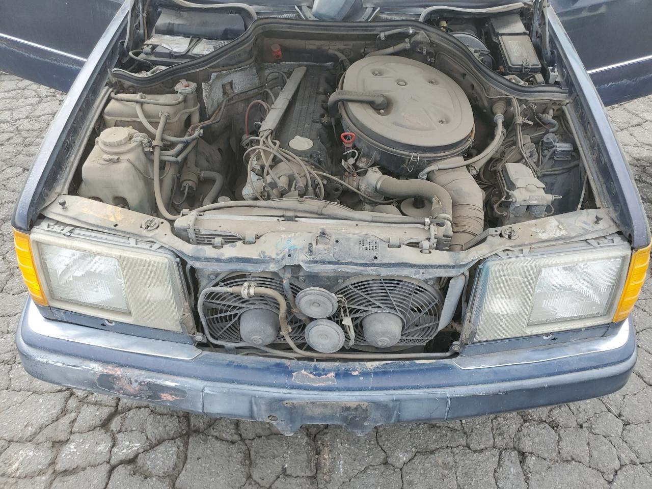 1990 Mercedes-benz 300 E Blue vin: WDBEA30D4LB154399