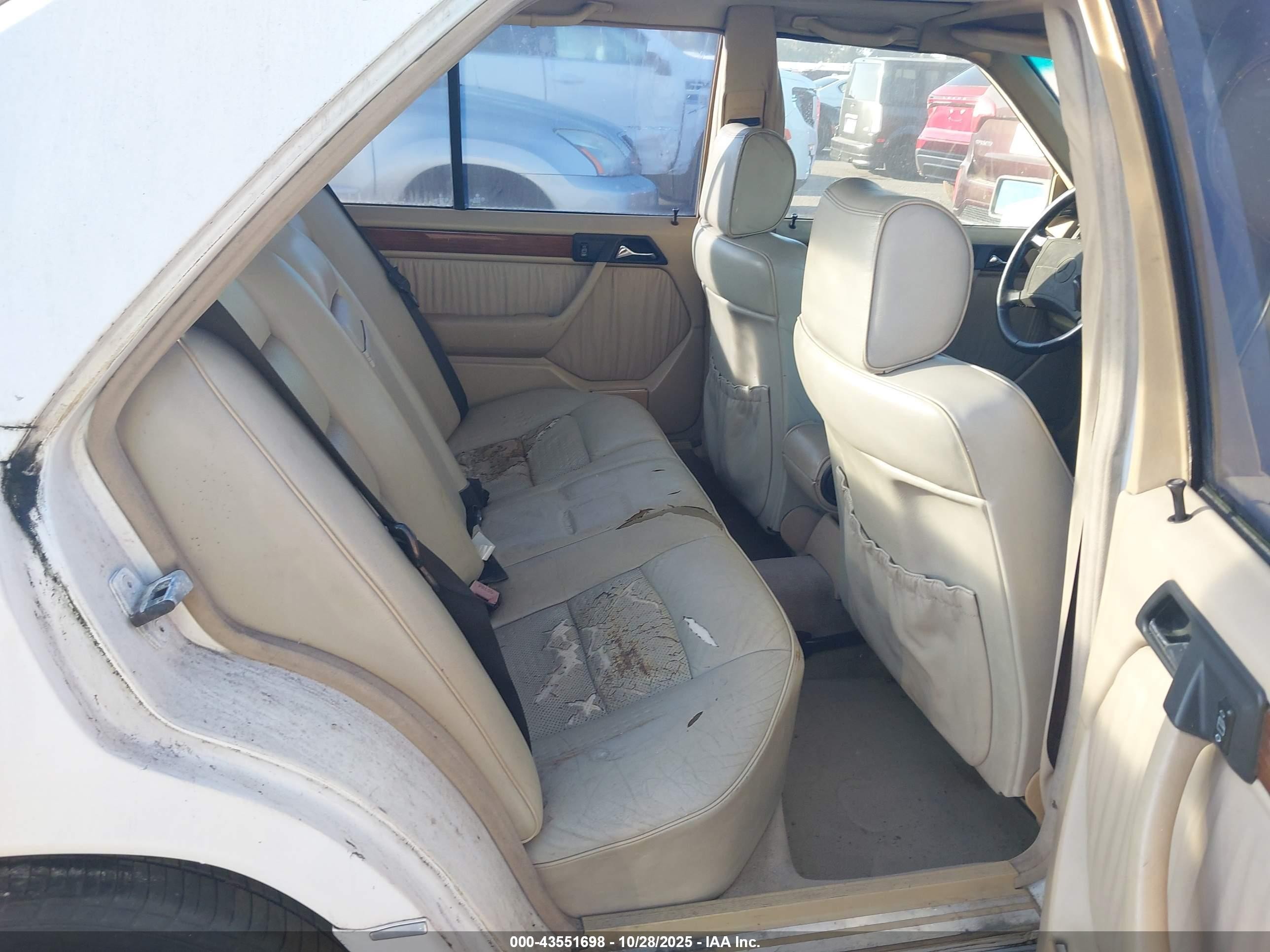 1990 Mercedes-benz 300 E Белый vin: WDBEA30D4LB200863
