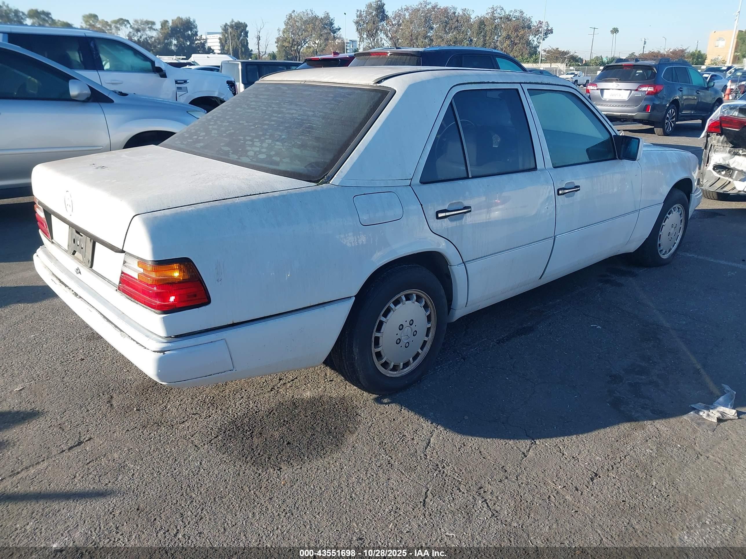 1990 Mercedes-benz 300 E Белый vin: WDBEA30D4LB200863