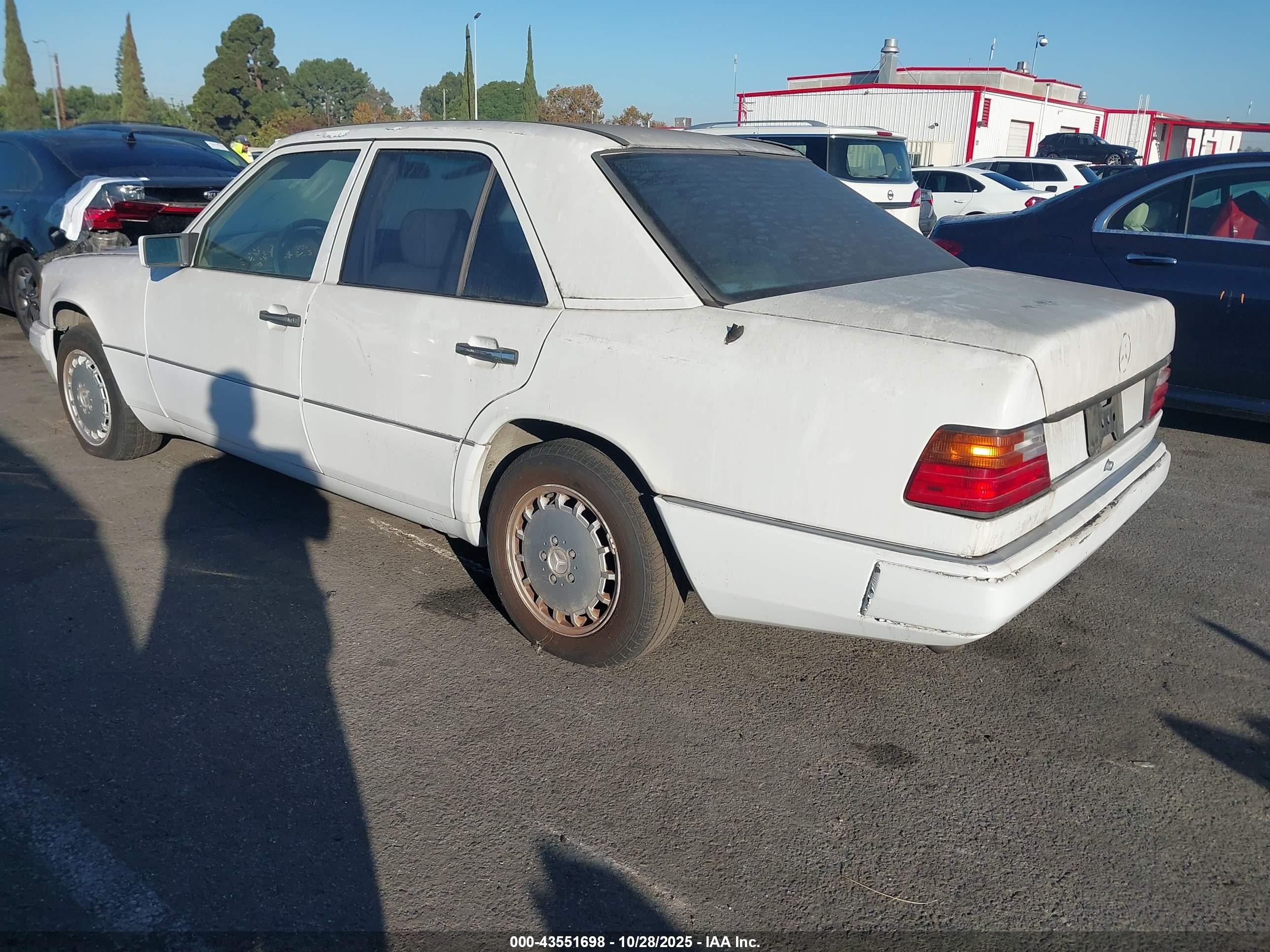 1990 Mercedes-benz 300 E Белый vin: WDBEA30D4LB200863