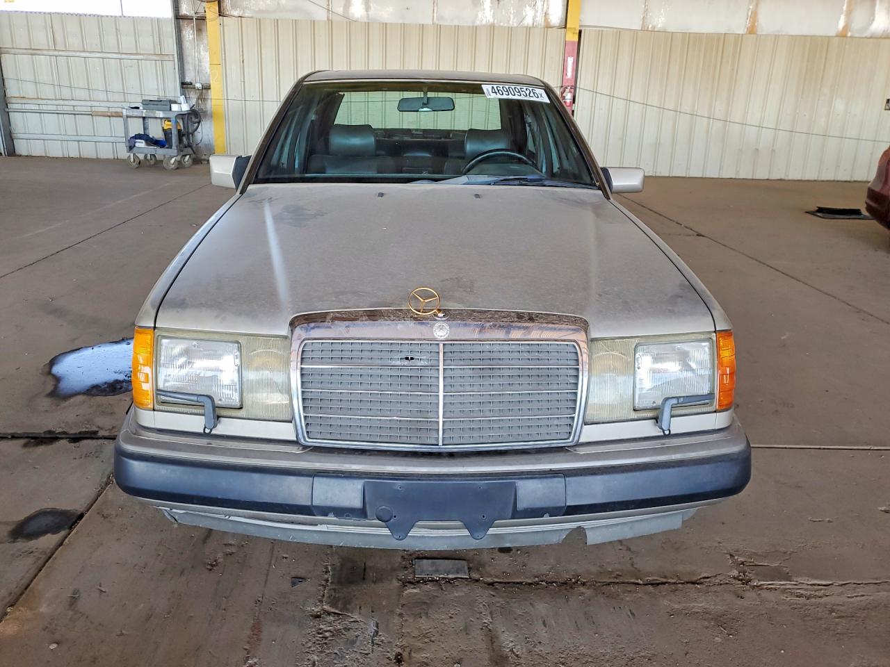 1991 Mercedes-benz 300 E Silver vin: WDBEA30D4MB330806