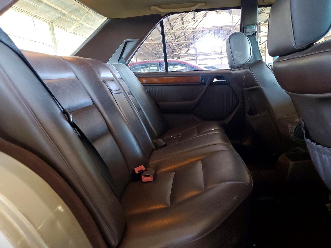 1991 Mercedes-benz 300 E Silver vin: WDBEA30D4MB330806