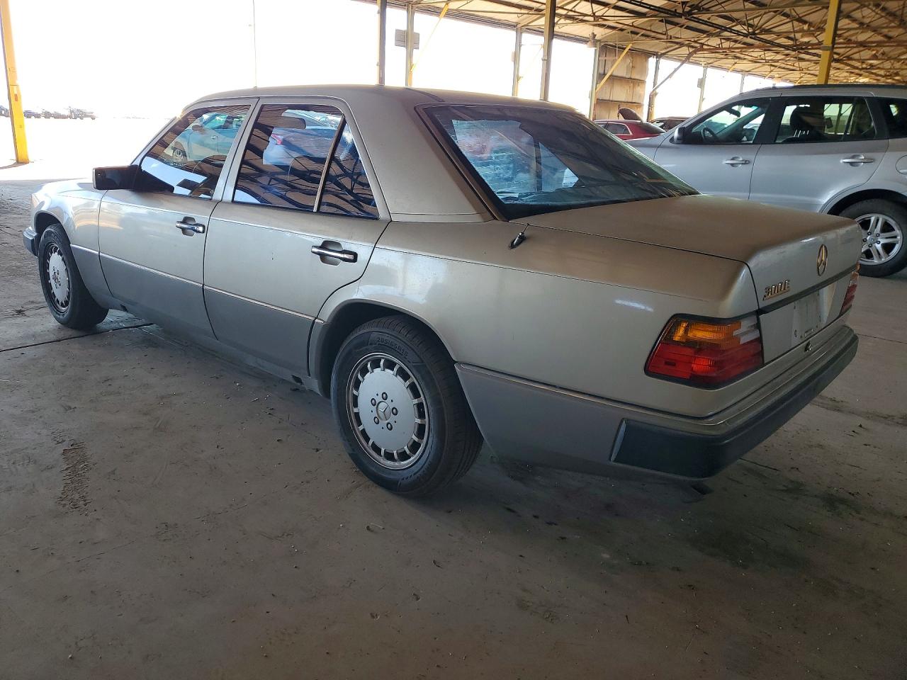 1991 Mercedes-benz 300 E Silver vin: WDBEA30D4MB330806