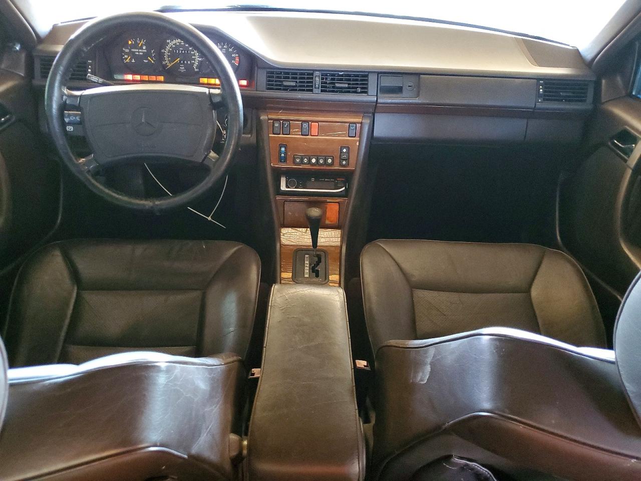 1991 Mercedes-benz 300 E Silver vin: WDBEA30D4MB330806