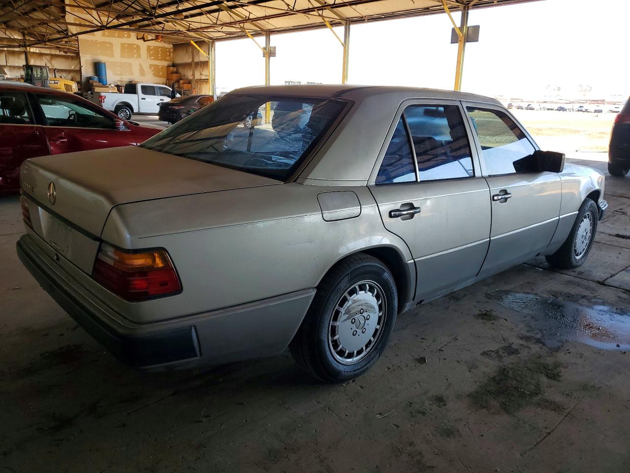 1991 Mercedes-benz 300 E Silver vin: WDBEA30D4MB330806