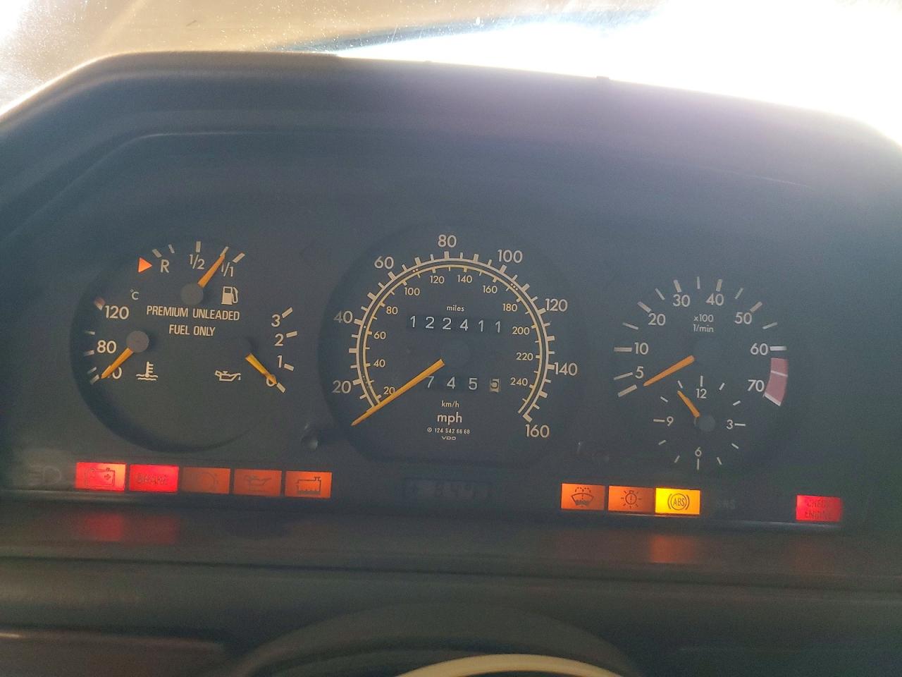 1991 Mercedes-benz 300 E Silver vin: WDBEA30D4MB330806