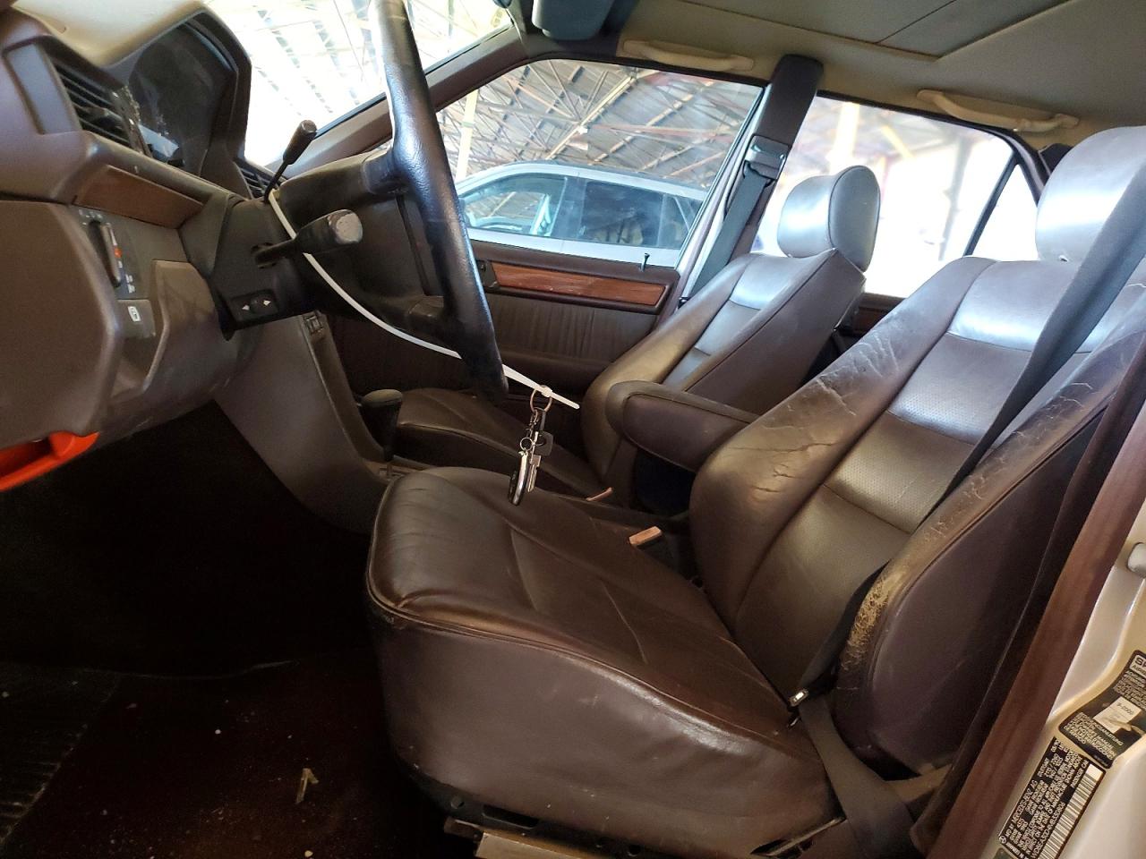 1991 Mercedes-benz 300 E Silver vin: WDBEA30D4MB330806