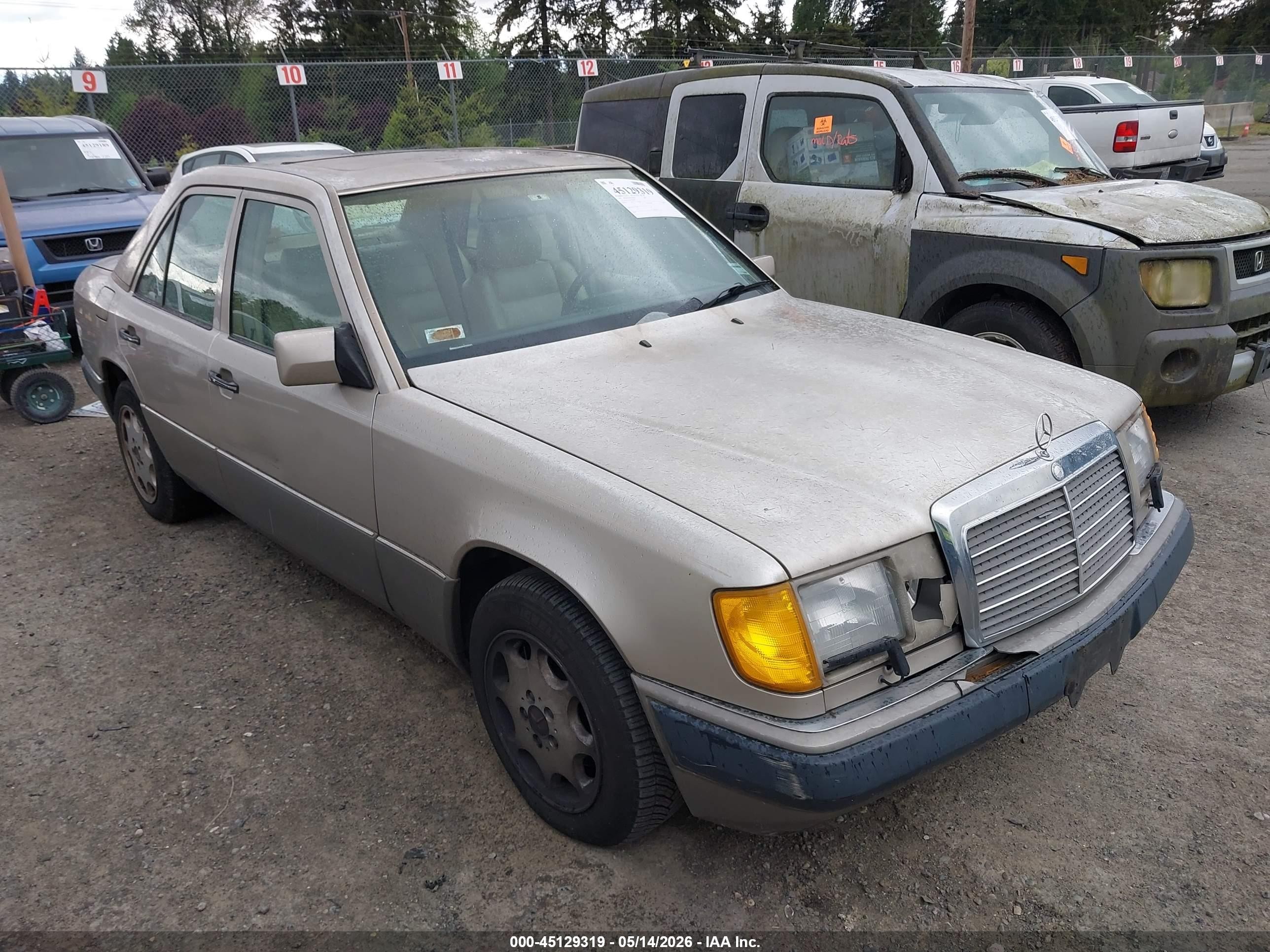 1992 Mercedes-benz 300 E Gold vin: WDBEA30D4NB588017