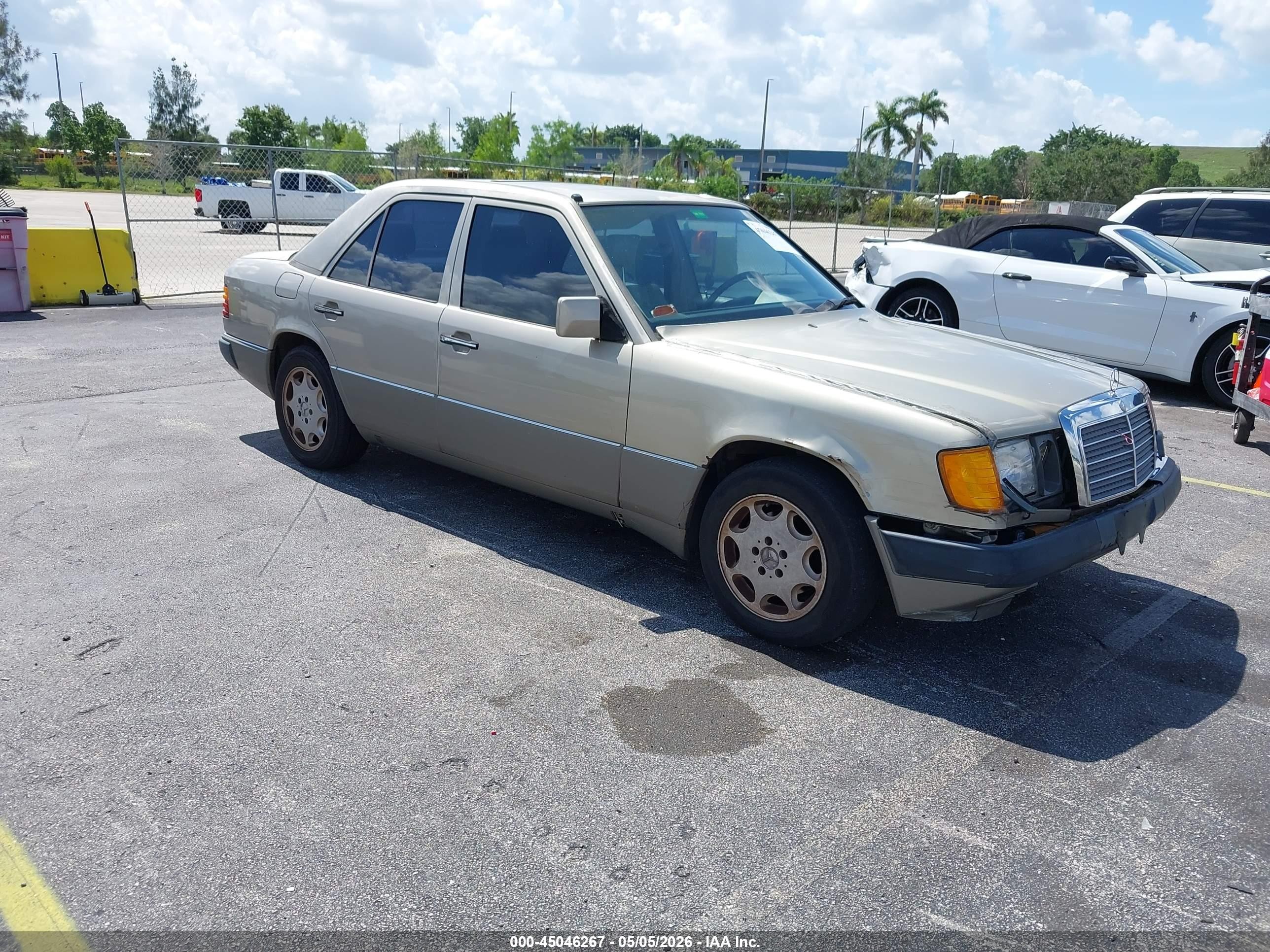 1991 Mercedes-benz 300 E Tan vin: WDBEA30D5MB337070