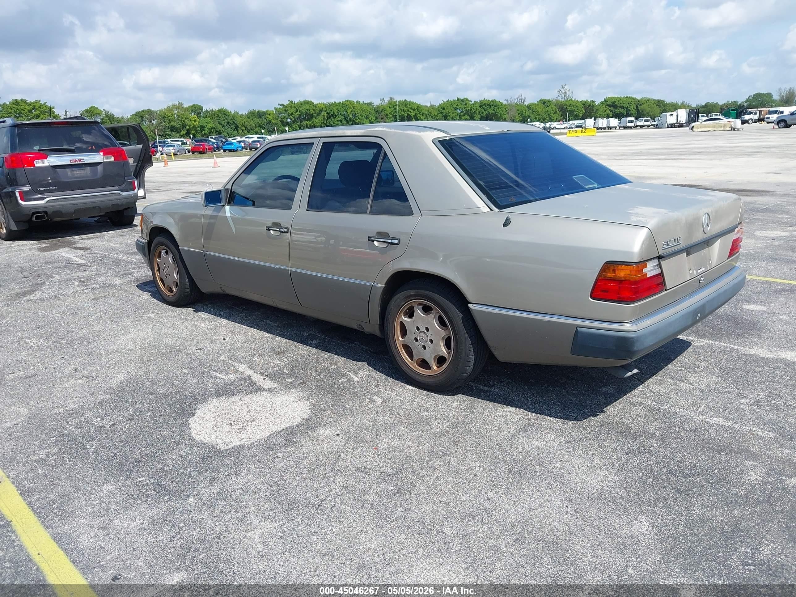 1991 Mercedes-benz 300 E Tan vin: WDBEA30D5MB337070