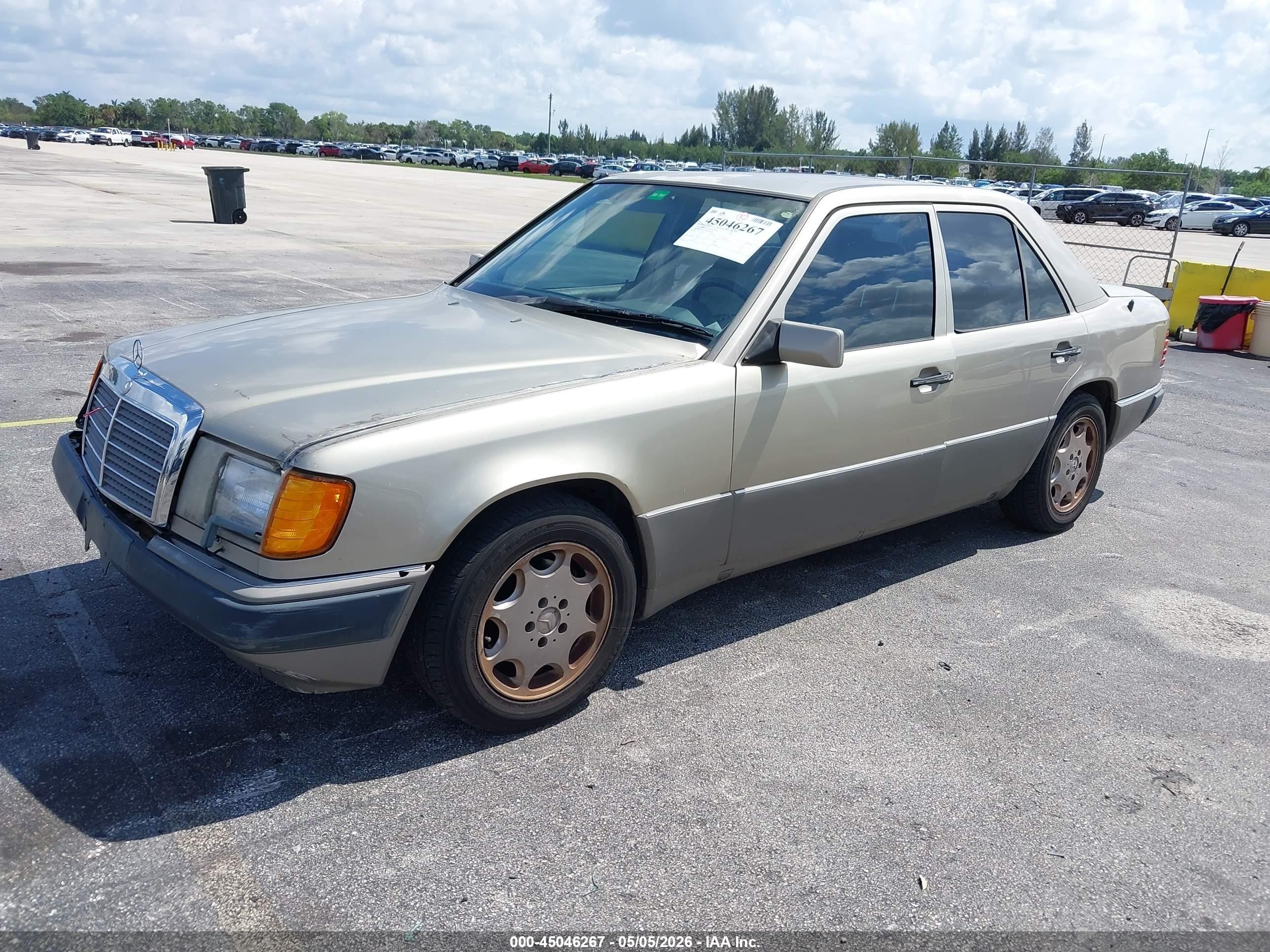 1991 Mercedes-benz 300 E Tan vin: WDBEA30D5MB337070