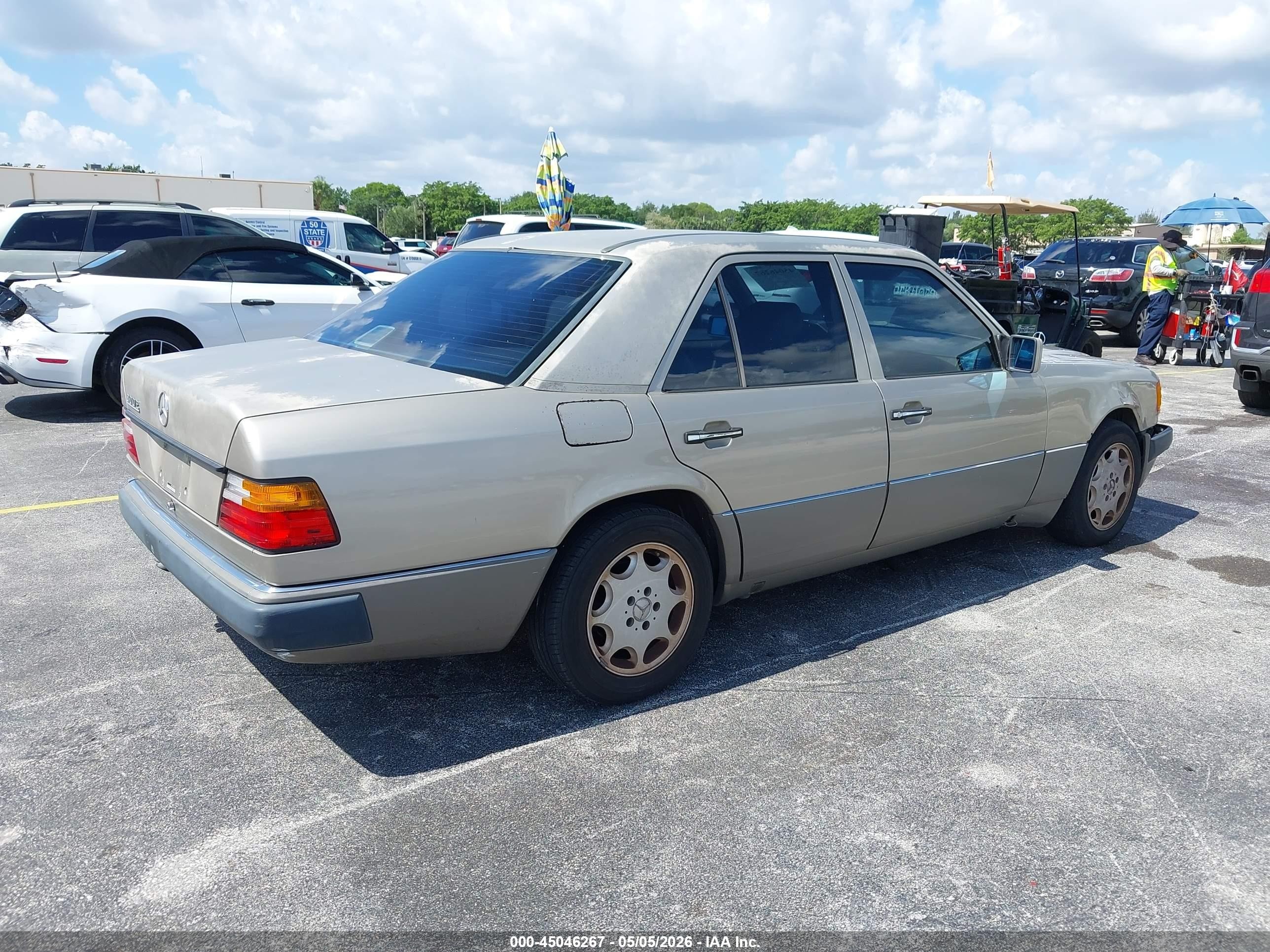 1991 Mercedes-benz 300 E Tan vin: WDBEA30D5MB337070