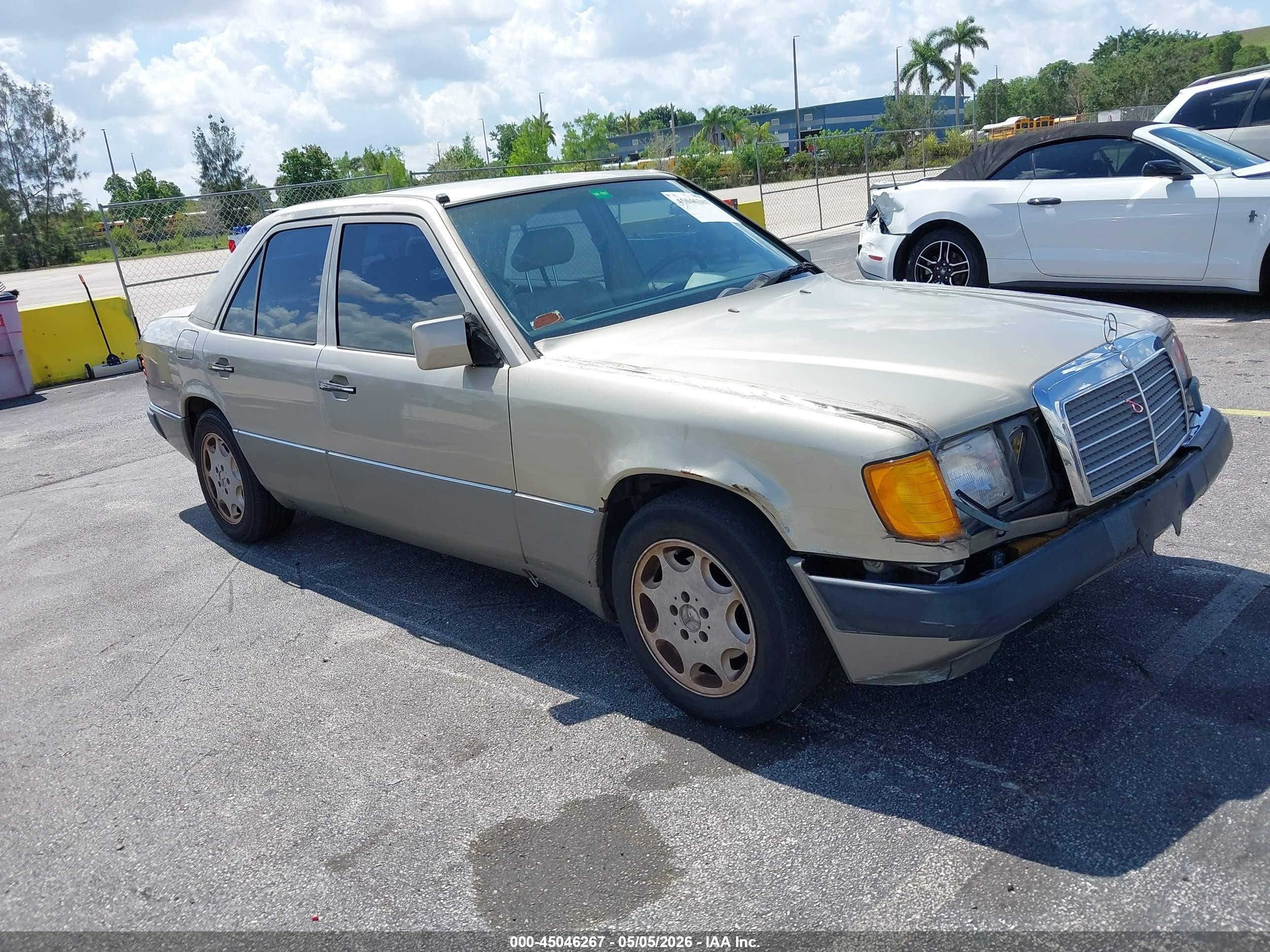 1991 Mercedes-benz 300 E Tan vin: WDBEA30D5MB337070