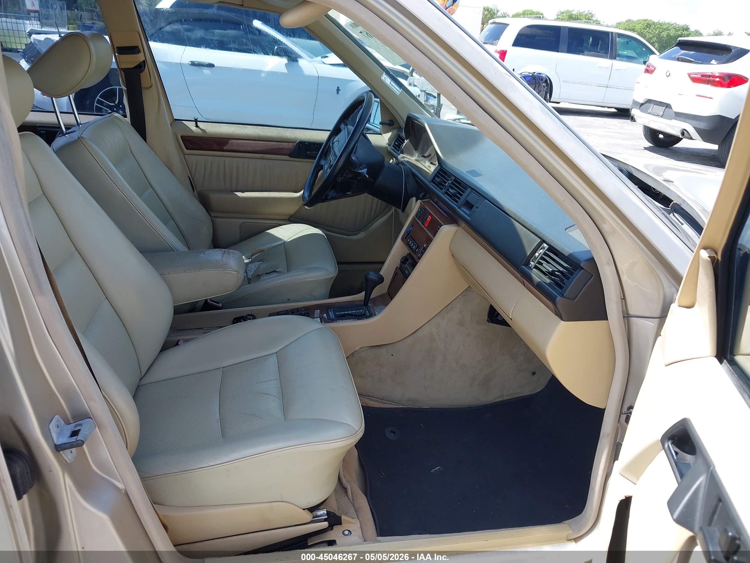 1991 Mercedes-benz 300 E Tan vin: WDBEA30D5MB337070