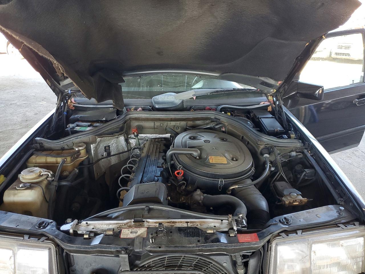 1989 Mercedes-benz 300 E Black vin: WDBEA30D6KA989165