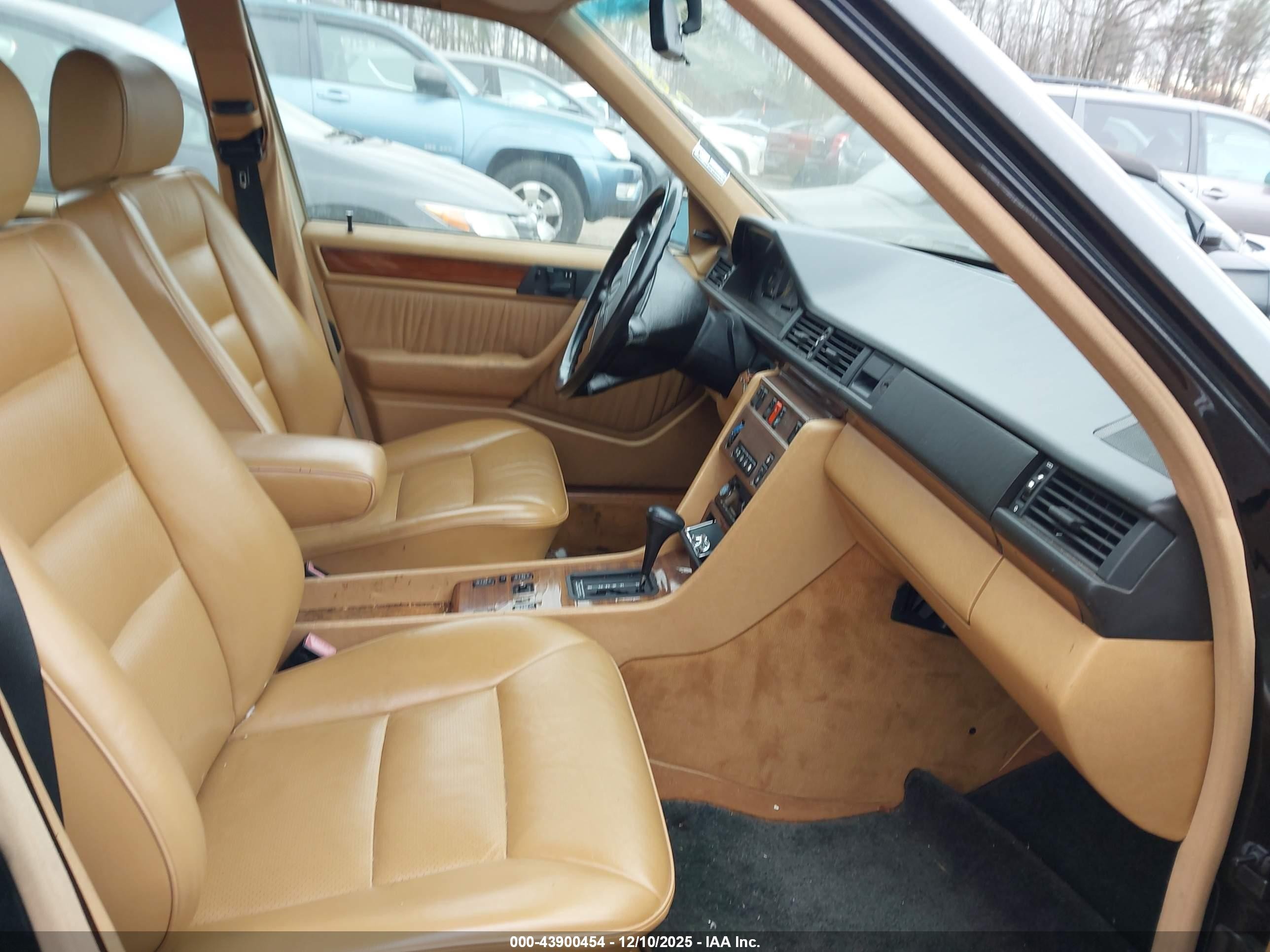 1990 Mercedes-benz 300 E Black vin: WDBEA30D7LB152291