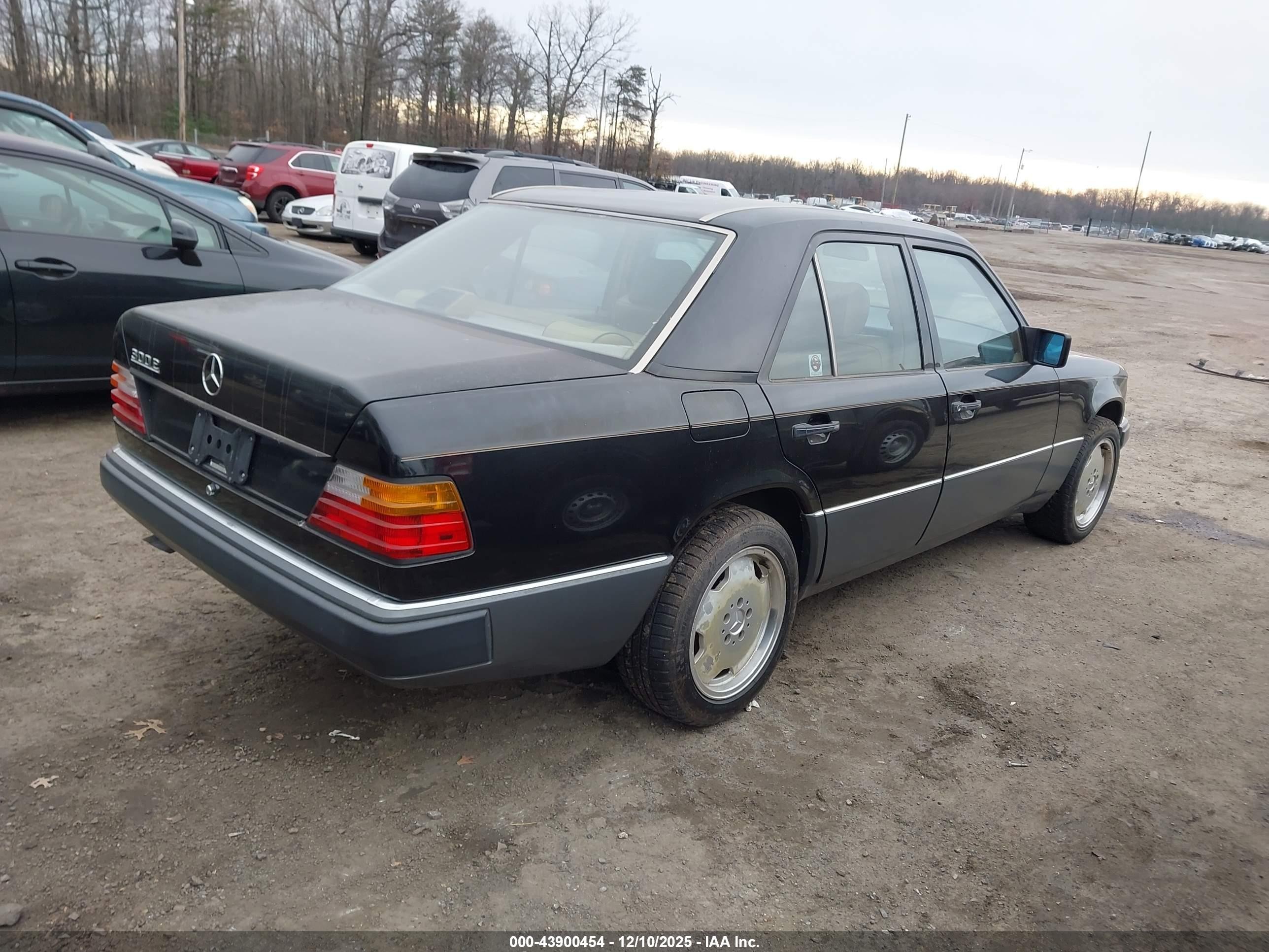 1990 Mercedes-benz 300 E Black vin: WDBEA30D7LB152291