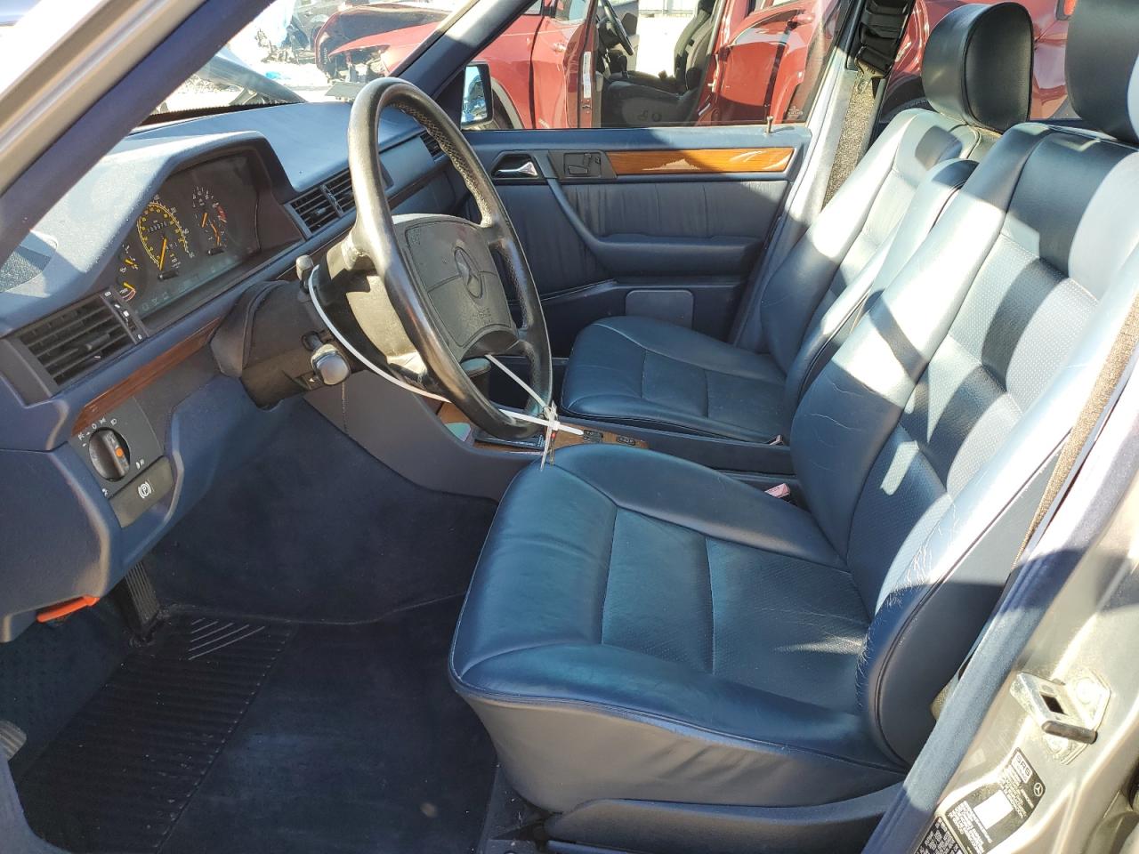 1990 Mercedes-benz 300 E Серый vin: WDBEA30D7LB270339