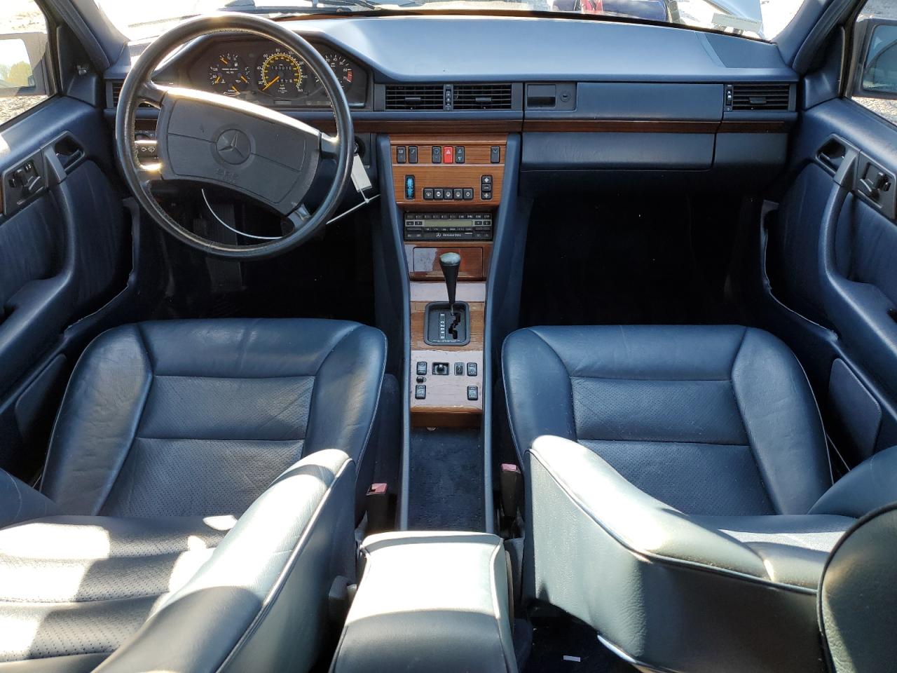 1990 Mercedes-benz 300 E Серый vin: WDBEA30D7LB270339