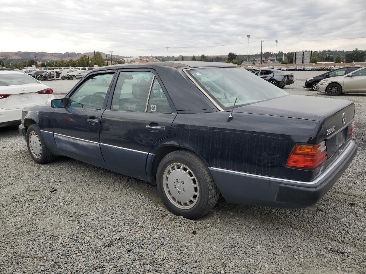 1991 Mercedes-benz 300 E Blue vin: WDBEA30D7MB336017