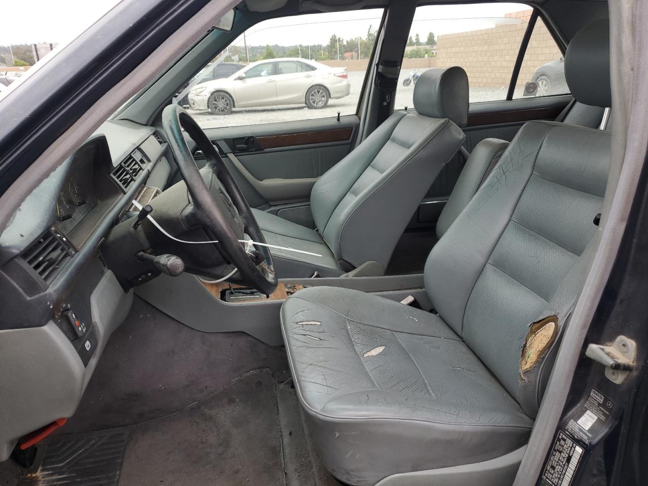 1991 Mercedes-benz 300 E Blue vin: WDBEA30D7MB336017
