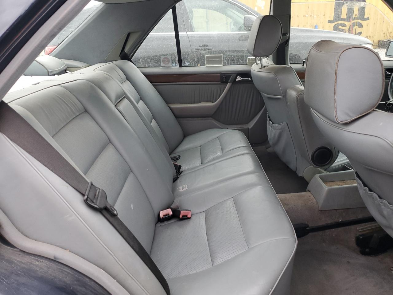 1991 Mercedes-benz 300 E Blue vin: WDBEA30D7MB336017