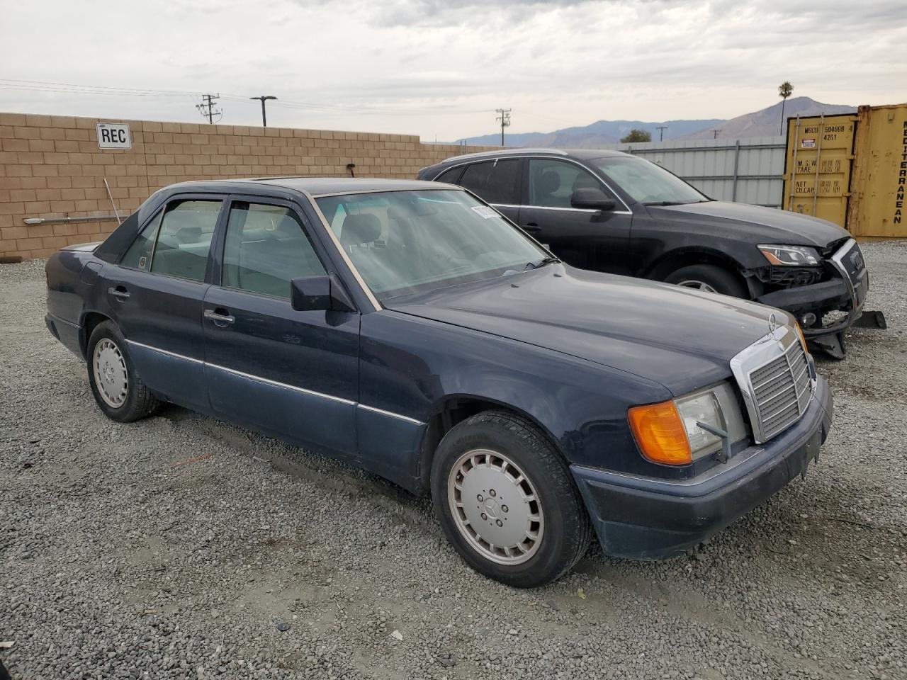 1991 Mercedes-benz 300 E Blue vin: WDBEA30D7MB336017