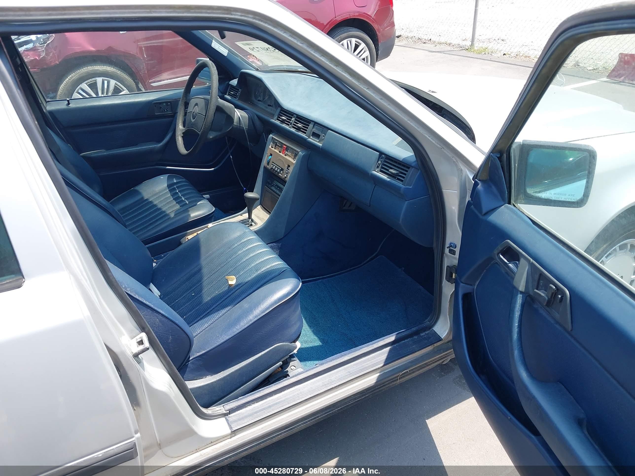 1989 Mercedes-benz 300 E Silver vin: WDBEA30D8KB034166