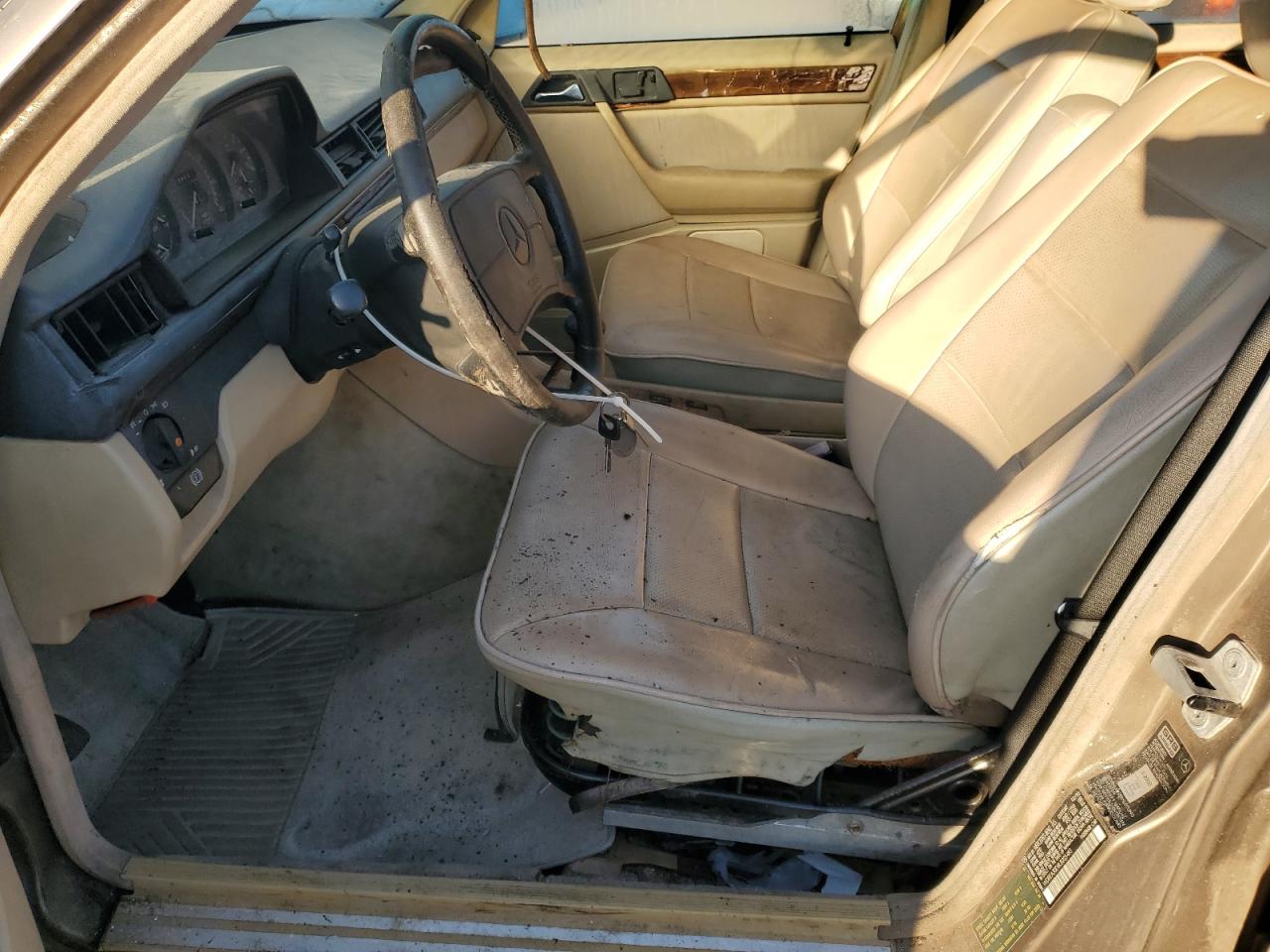 1990 Mercedes-benz 300 E Tan vin: WDBEA30D8LB205483