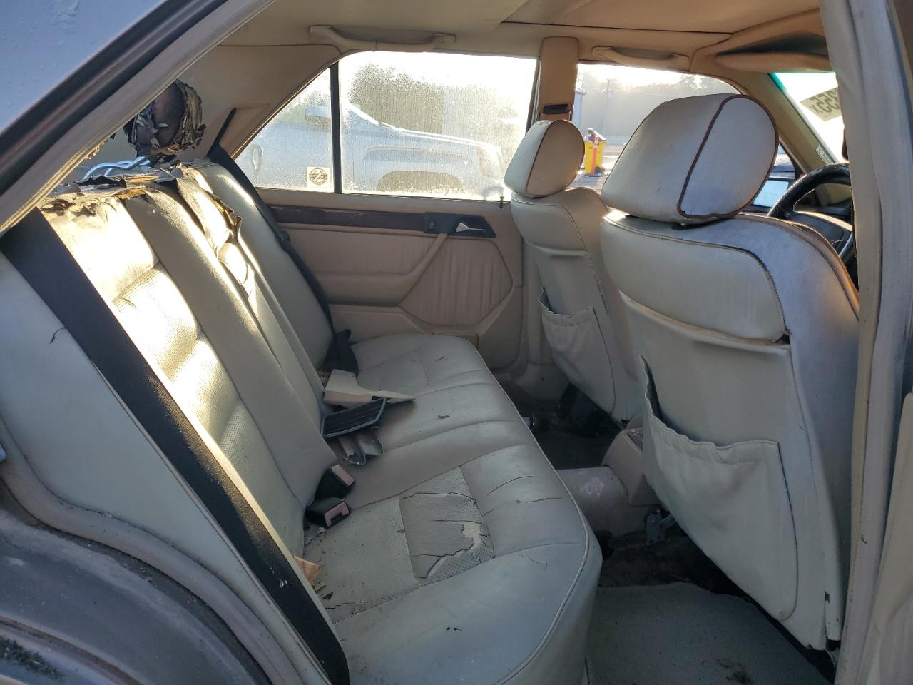 1990 Mercedes-benz 300 E Tan vin: WDBEA30D8LB205483