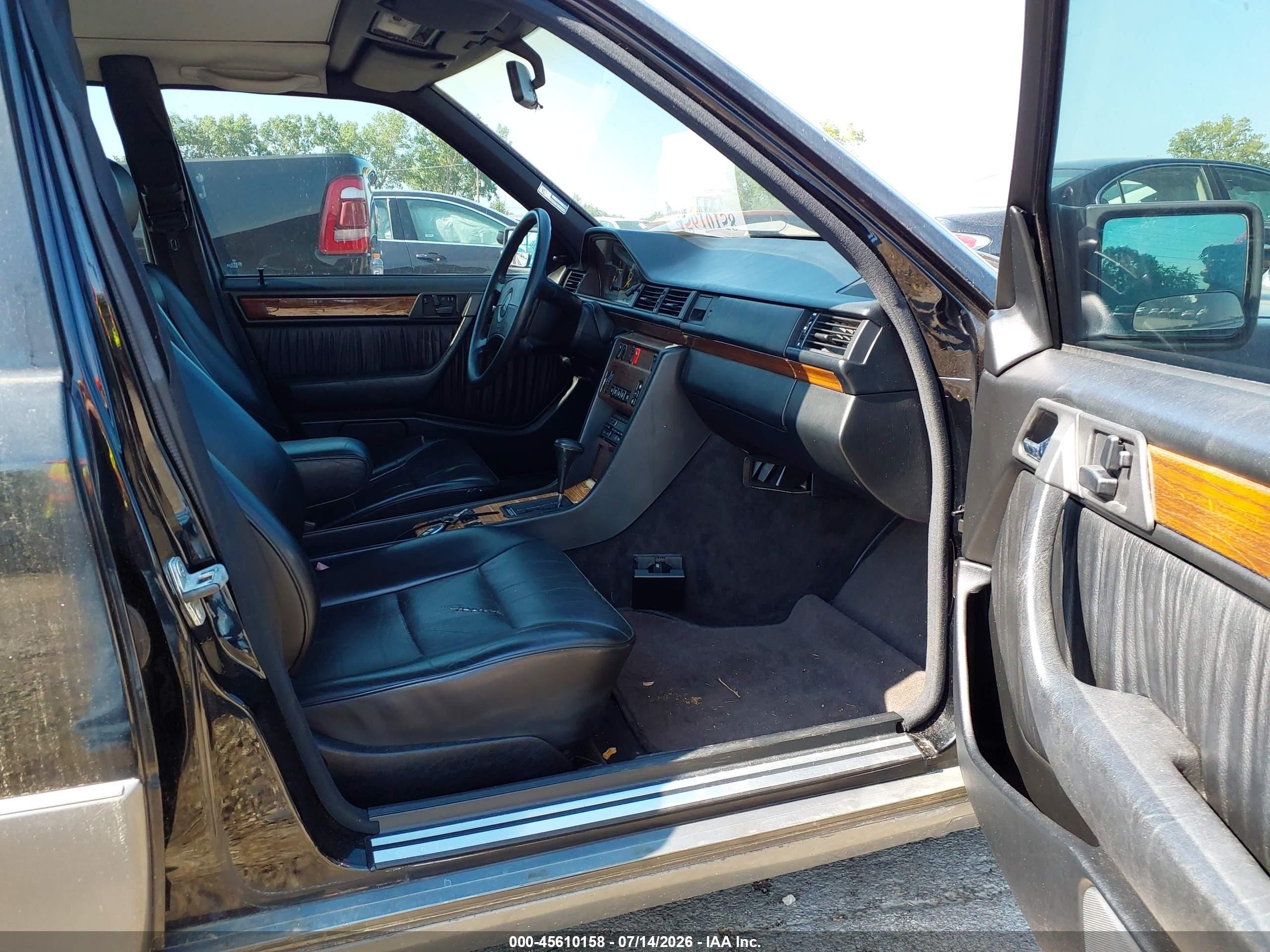 1991 Mercedes-benz 300 E Black vin: WDBEA30D8MB290777