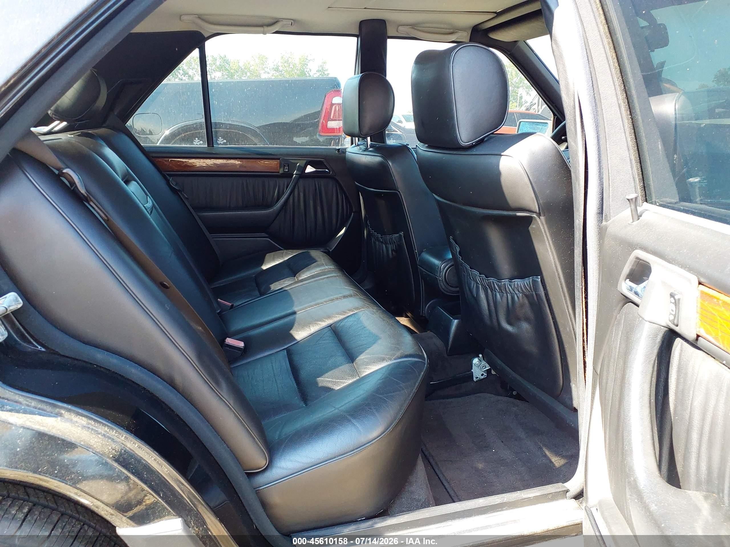 1991 Mercedes-benz 300 E Black vin: WDBEA30D8MB290777