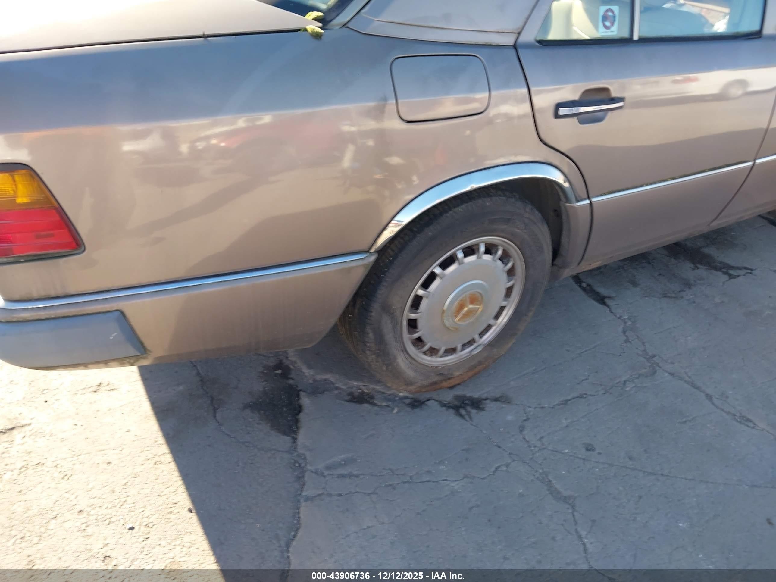 1991 Mercedes-benz 300 E Brown vin: WDBEA30D8MB297664