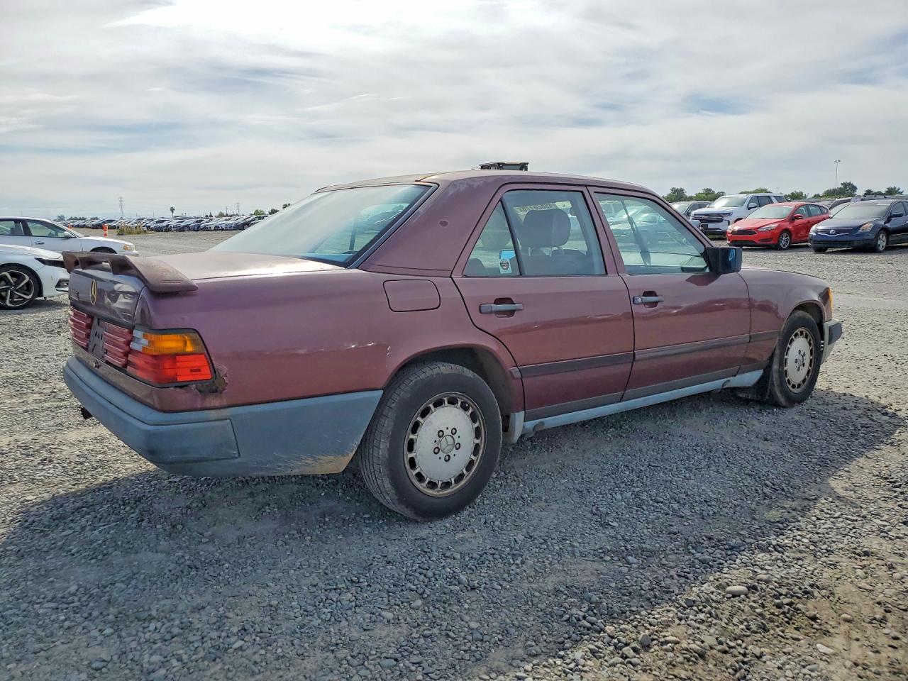 1986 Mercedes-benz 300 E Burgundy vin: WDBEA30D9GA235751
