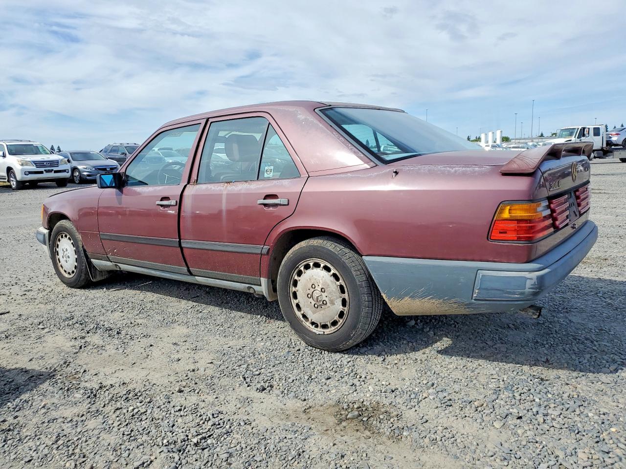 1986 Mercedes-benz 300 E Burgundy vin: WDBEA30D9GA235751