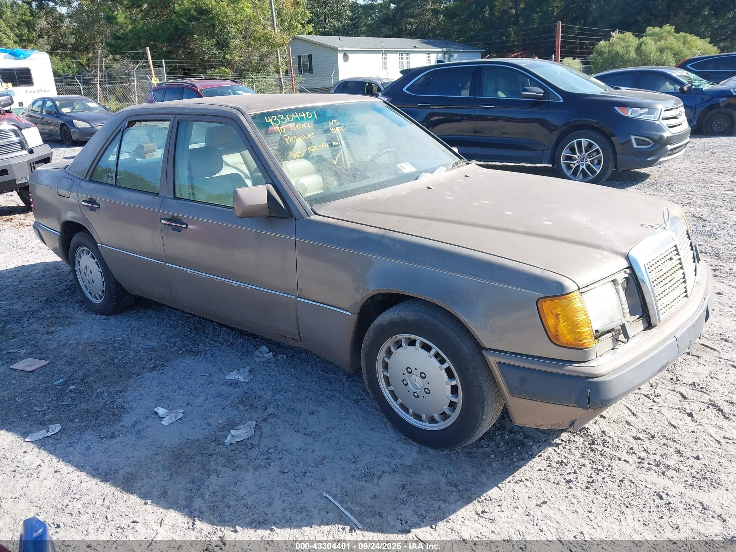 1990 Mercedes-benz 300 E Tan vin: WDBEA30D9LB108969