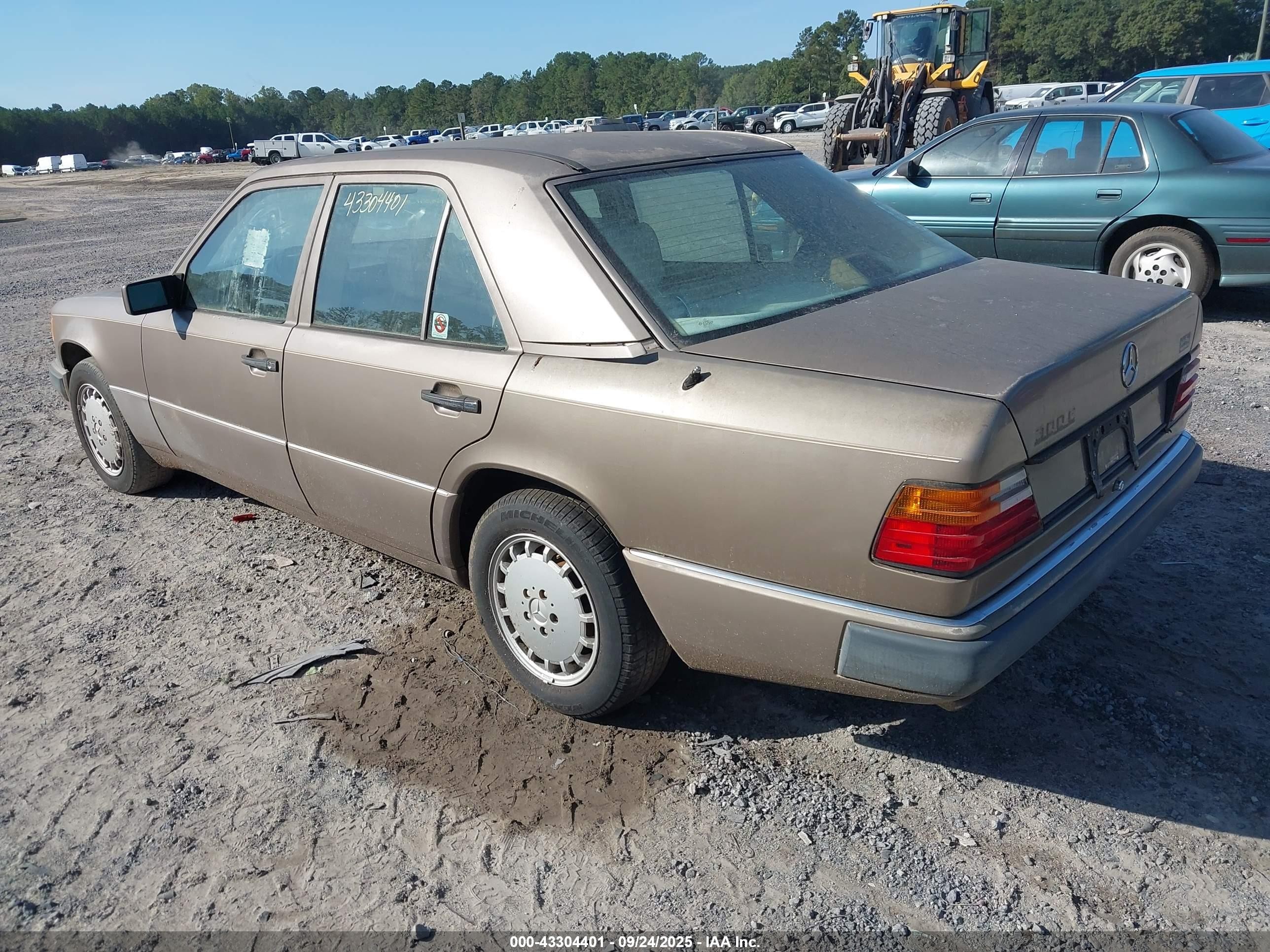 1990 Mercedes-benz 300 E Tan vin: WDBEA30D9LB108969