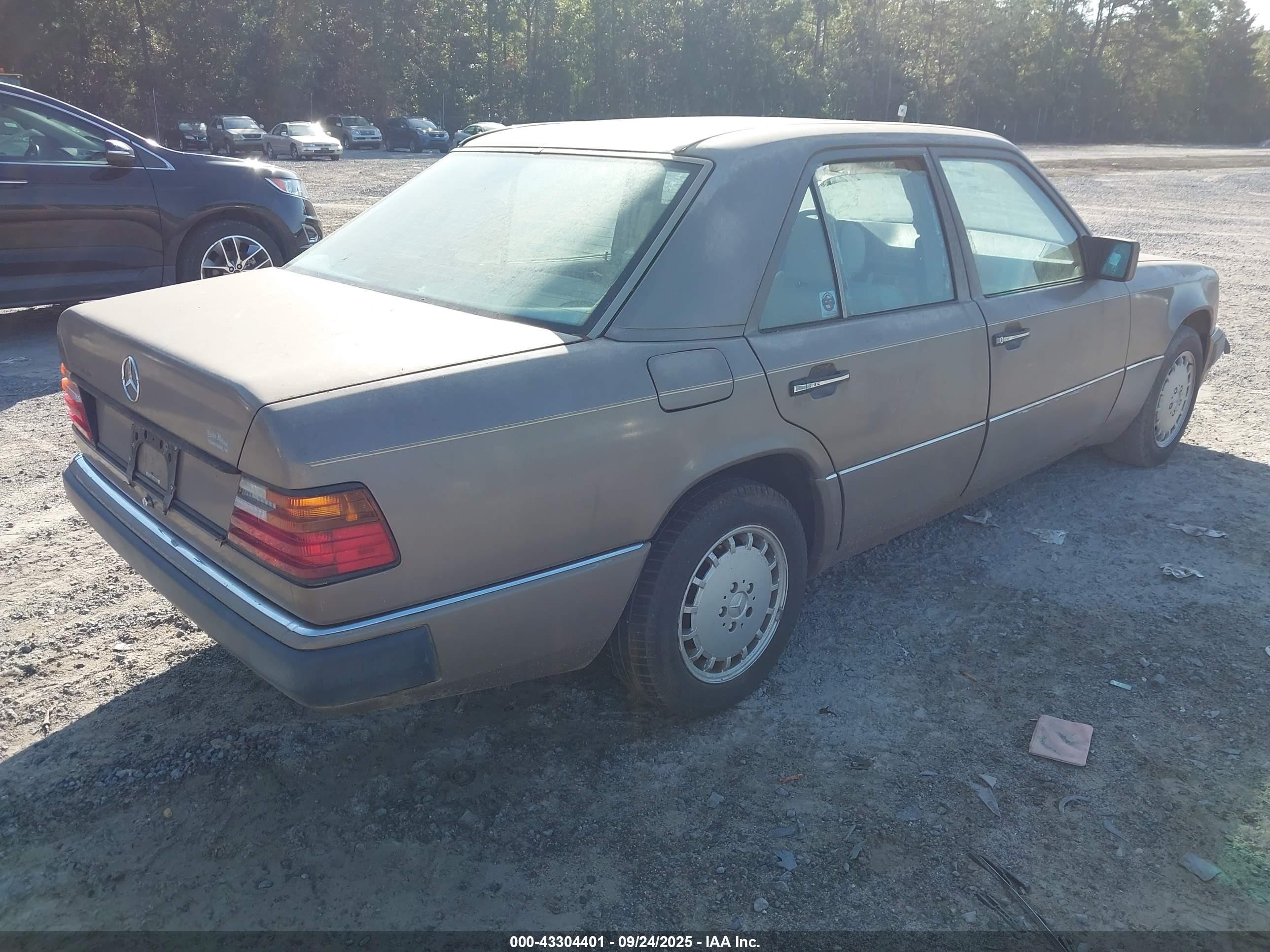 1990 Mercedes-benz 300 E Tan vin: WDBEA30D9LB108969