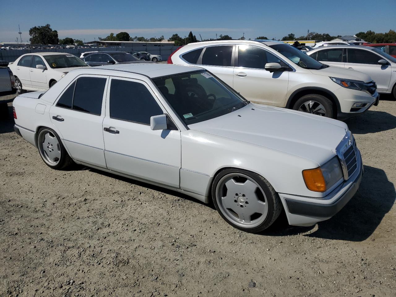 1992 Mercedes-benz 300 E White vin: WDBEA30D9NB761465